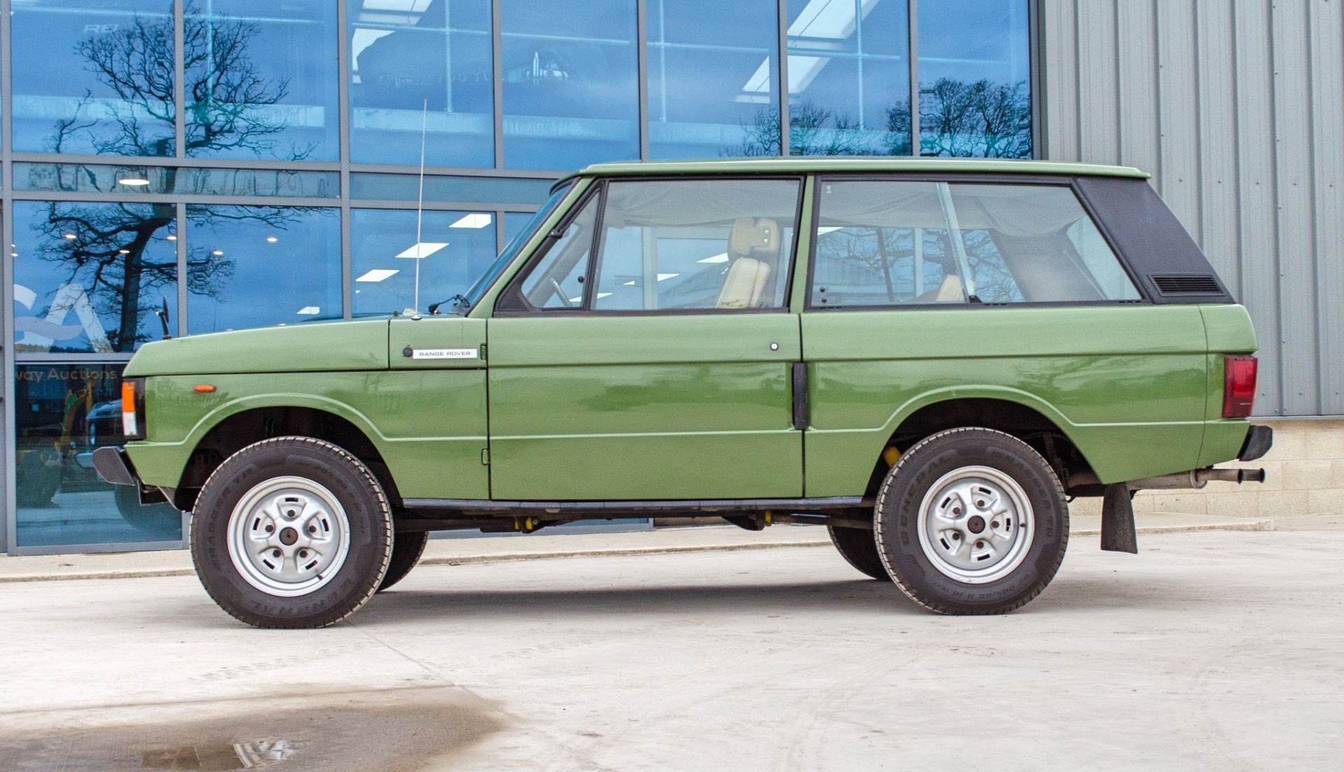 1975 Land Rover Range Rover Classic 3470 cc 3 door 4 wheel drive - Image 15 of 55