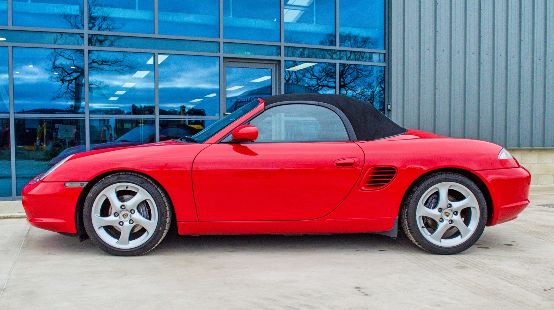 2003 Porsche Boxster 2687cc 2 door convertible - Image 13 of 60