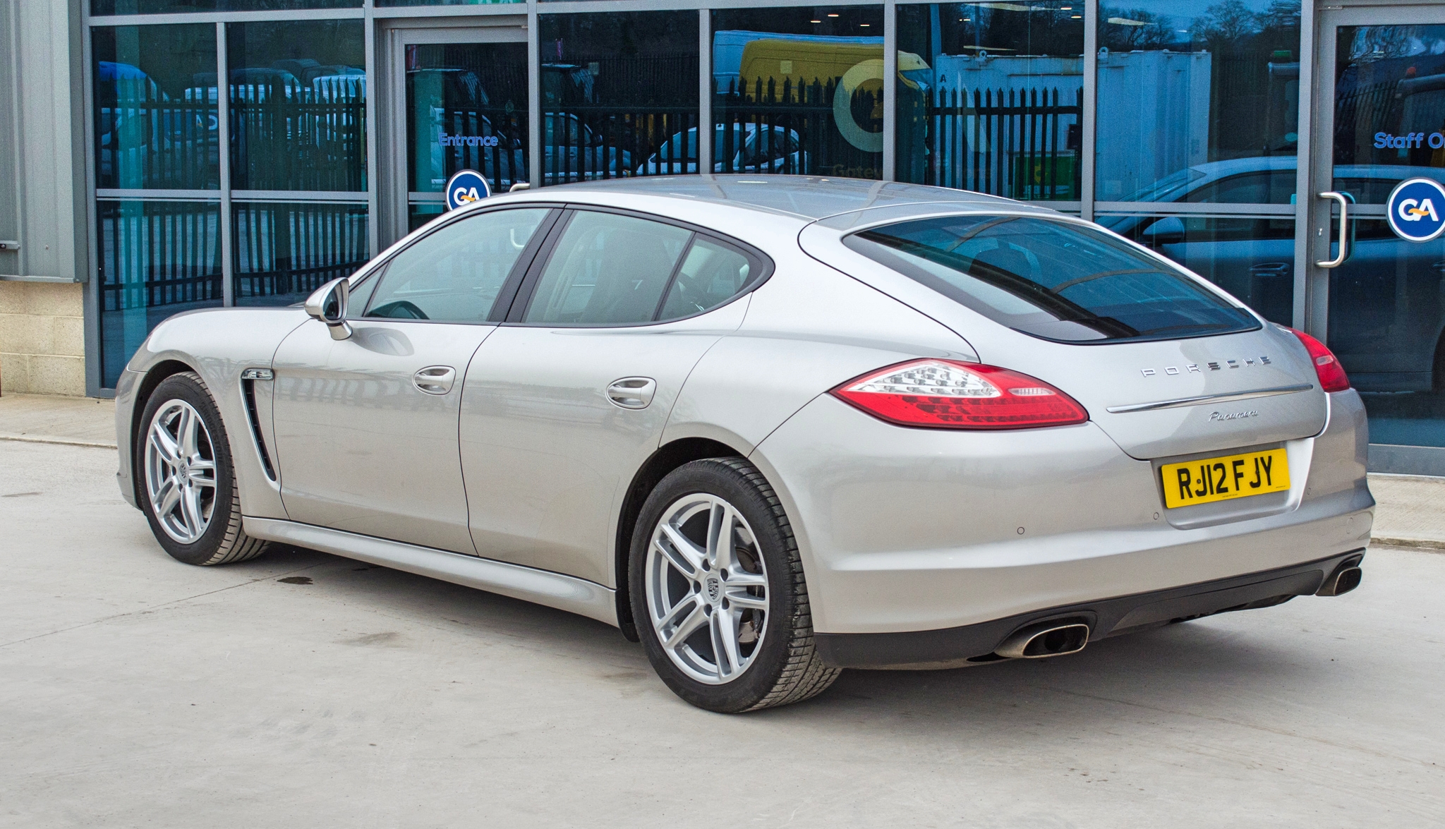 2012 Porsche Panamera 3.0 V6 diesel Tiptronic 5 door hatchback - Image 8 of 55