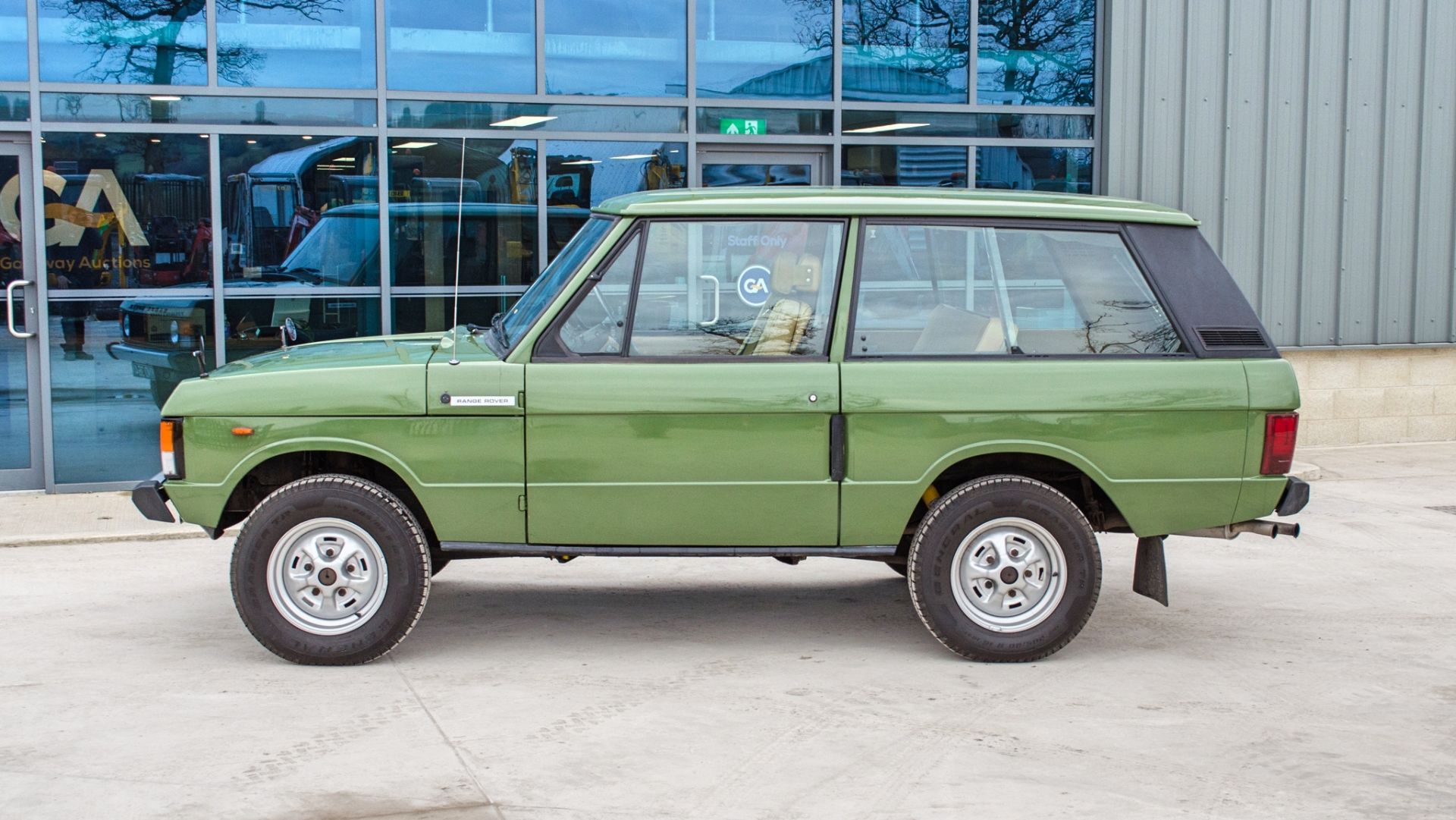 1975 Land Rover Range Rover Classic 3470 cc 3 door 4 wheel drive - Image 16 of 55