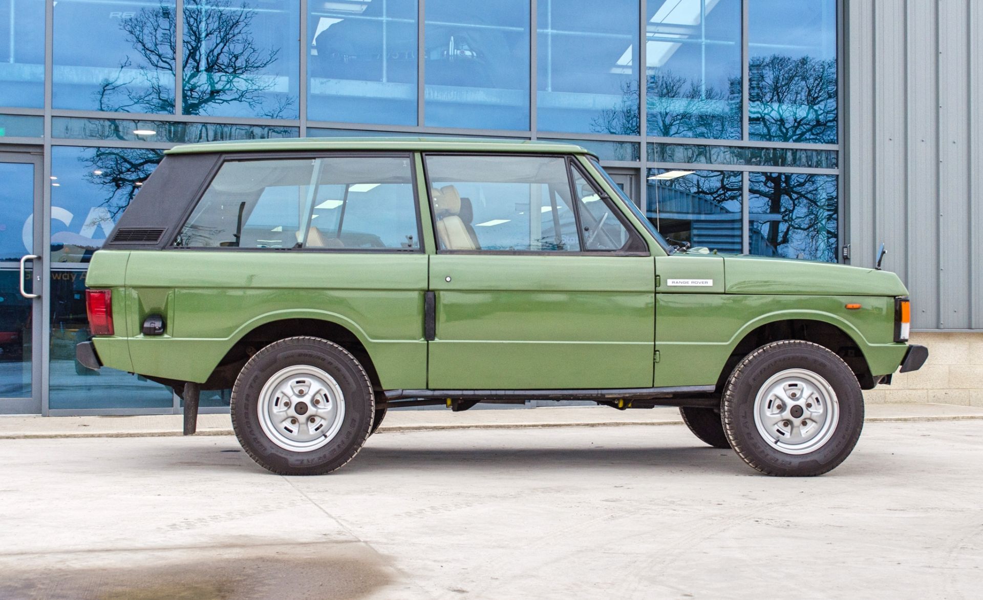 1975 Land Rover Range Rover Classic 3470 cc 3 door 4 wheel drive - Image 13 of 55