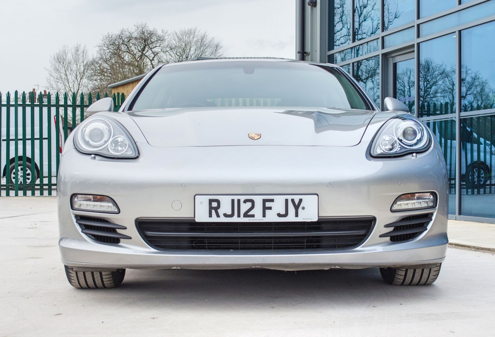 2012 Porsche Panamera 3.0 V6 diesel Tiptronic 5 door hatchback - Image 9 of 55