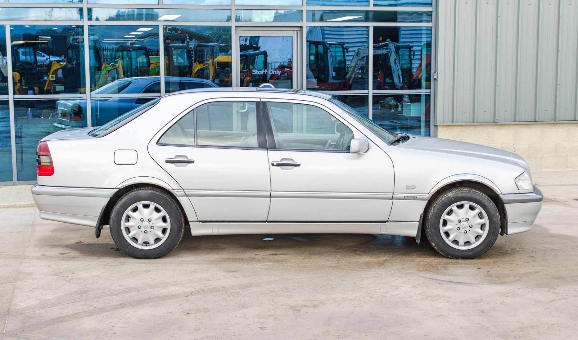 1998 Mercedes C180 Elegance 1799cc auto 4 door saloon - Image 12 of 52