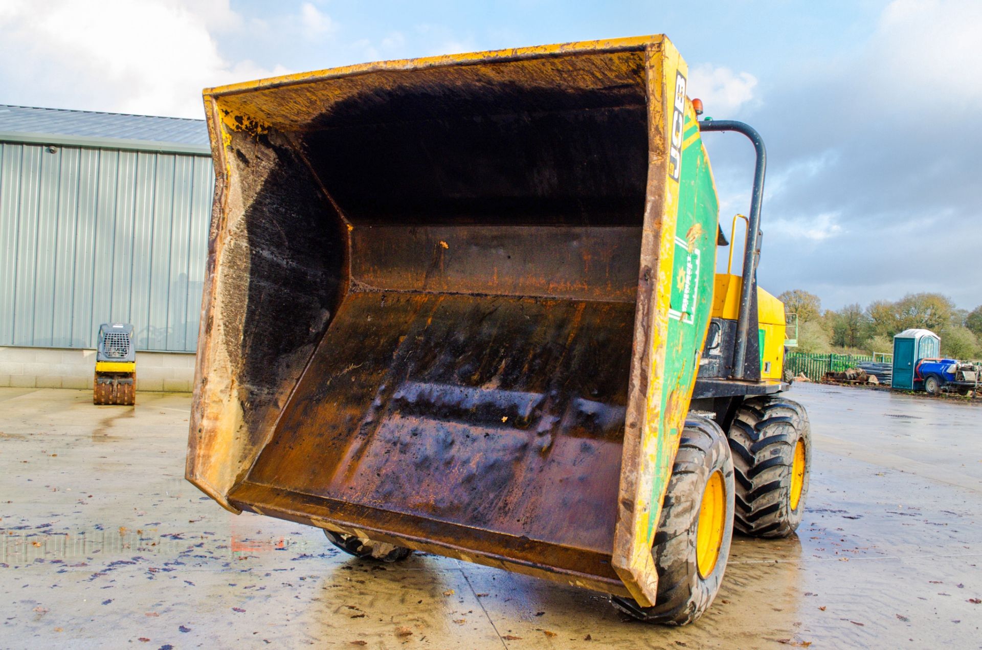 JCB 9T 9 tonne straight skip dumper Year: 2015 S/N: FRM8237  Recorded Hours: 2582 A681019 - Image 14 of 20