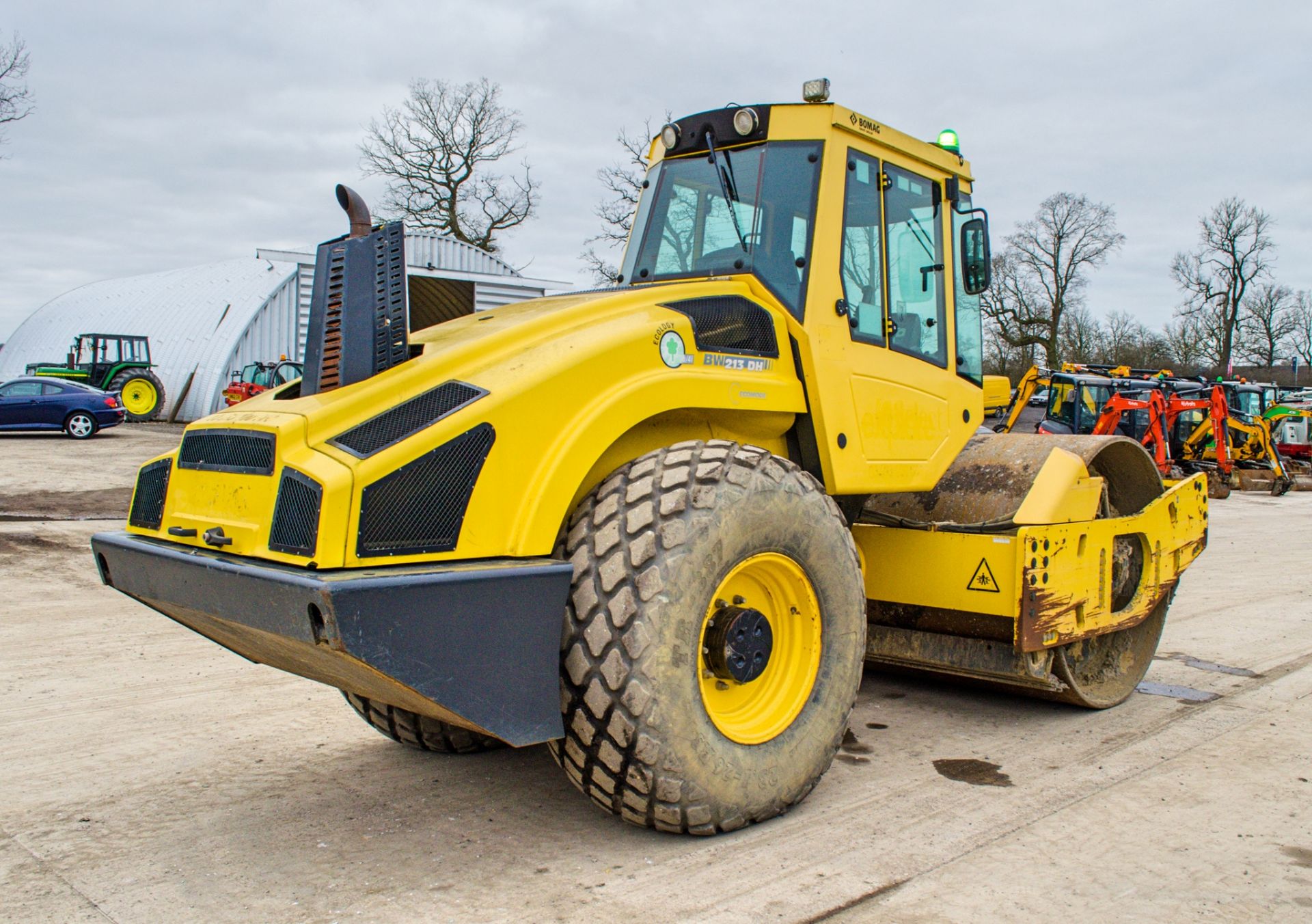 Bomag BW213 DH-4i  single drum cabbed roller Year: 2014 S/N: 85101003 Recorded Hours: 2350 - Image 3 of 18