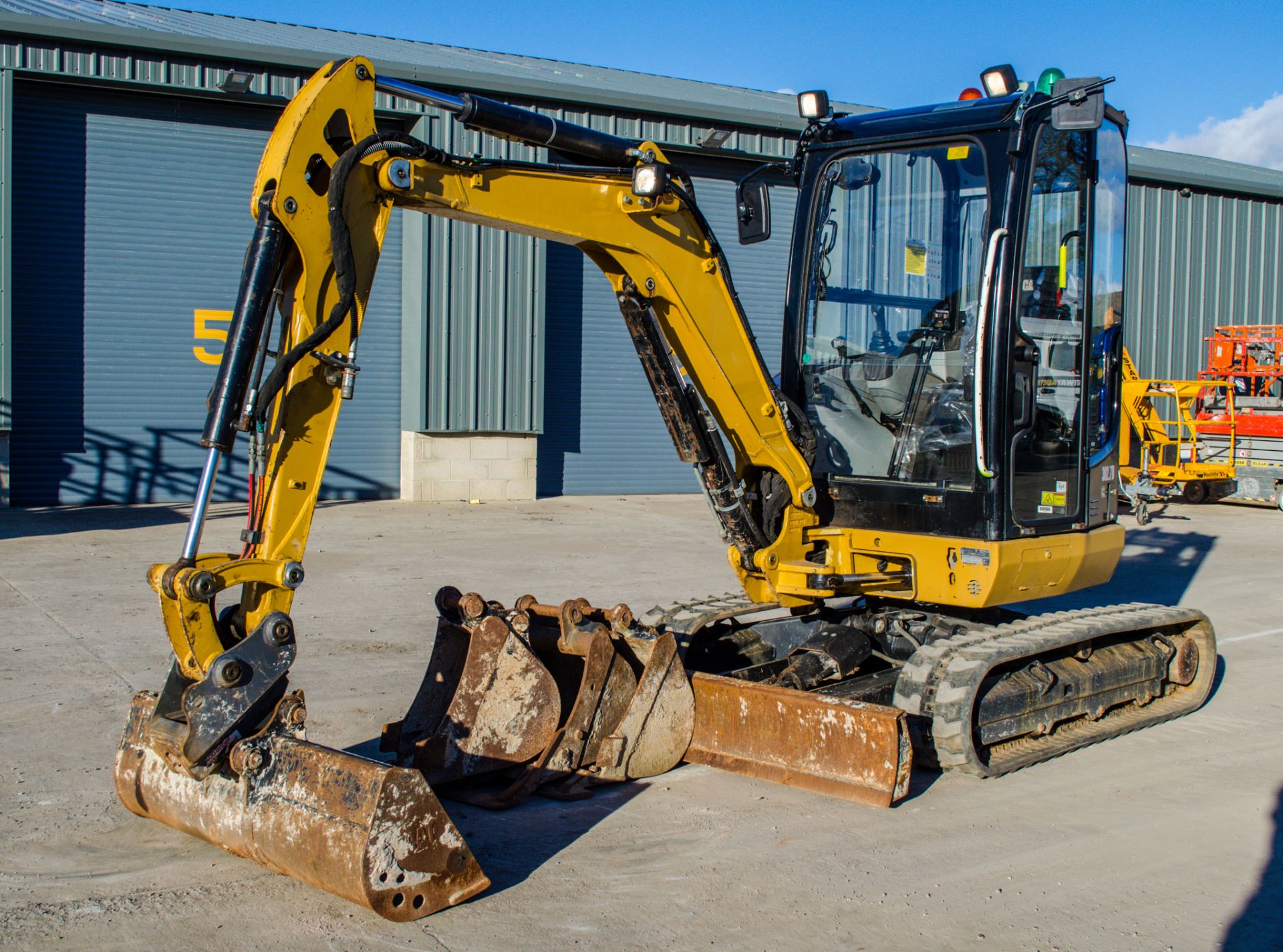 CAT 302.7D 3 tonne rubber tracked mini excavator Year: 2018 S/N: CLJL05350 Recorded Hours: 873