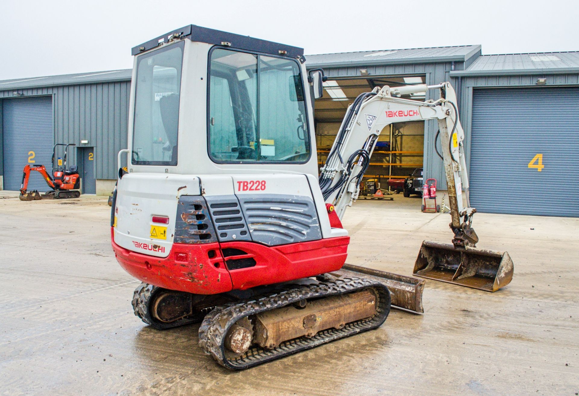 Takeuchi TB228 2.8 tonne rubber tracked mini excavator Year: 2015 S/N: 122804414 Recorded Hours: 879 - Image 3 of 19