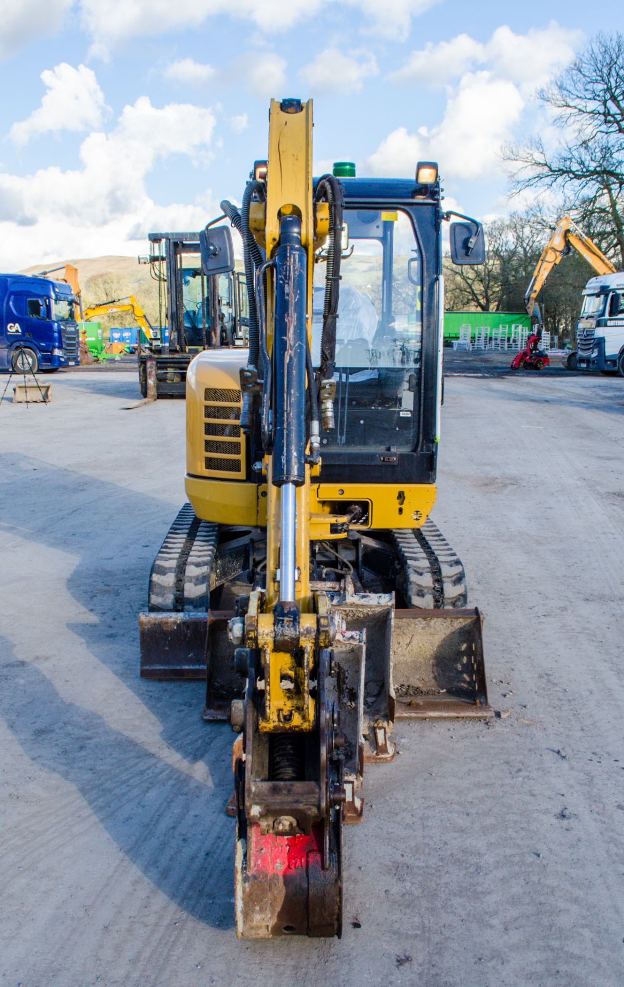 CAT 302.7D 3 tonne rubber tracked mini excavator Year: 2018 S/N: LJL04771 Recorded Hours: 2326 - Image 5 of 22