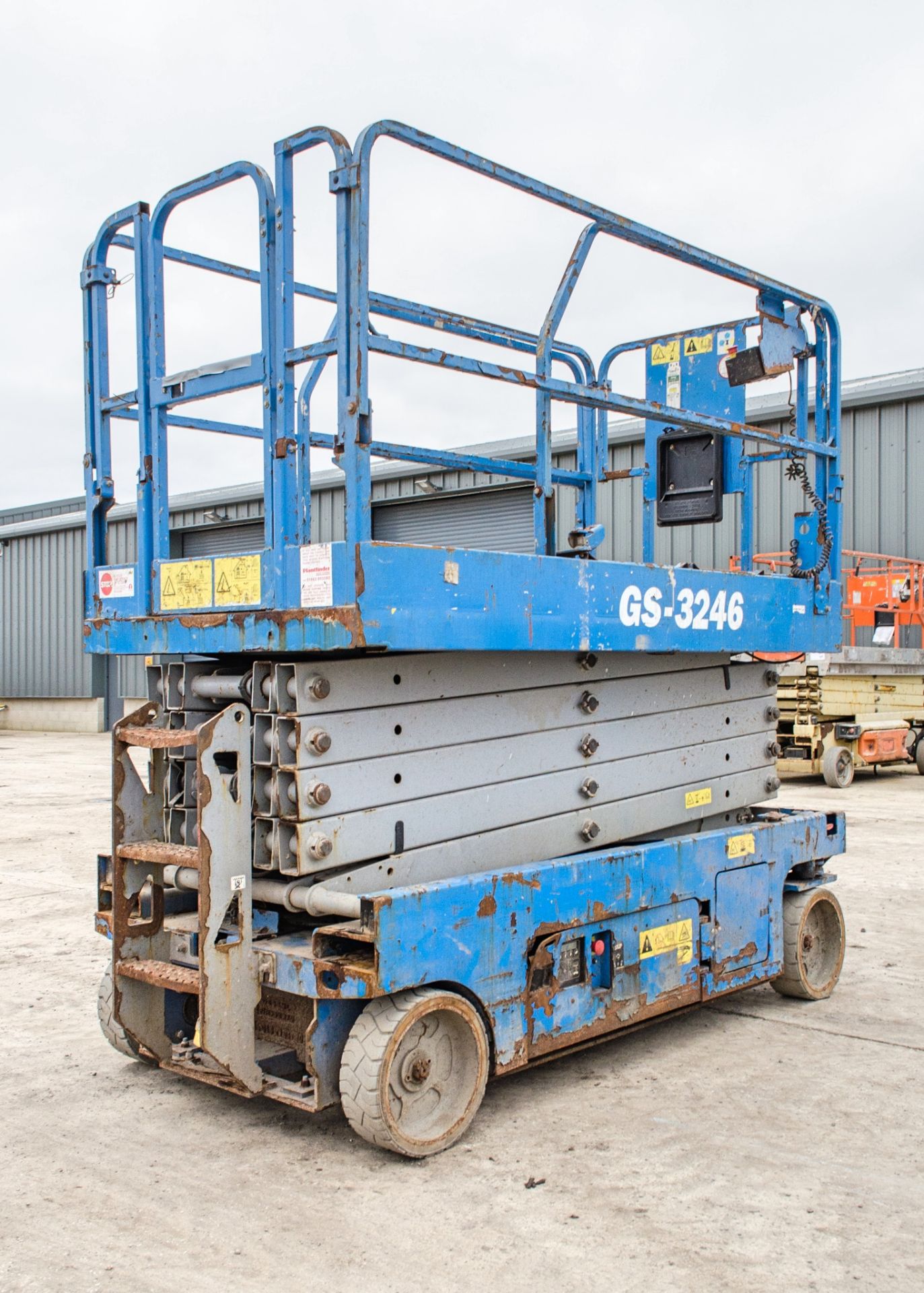Genie GS3246 battery electric scissor lift access platform Recorded Hours: 210 PF2032 ** Overload