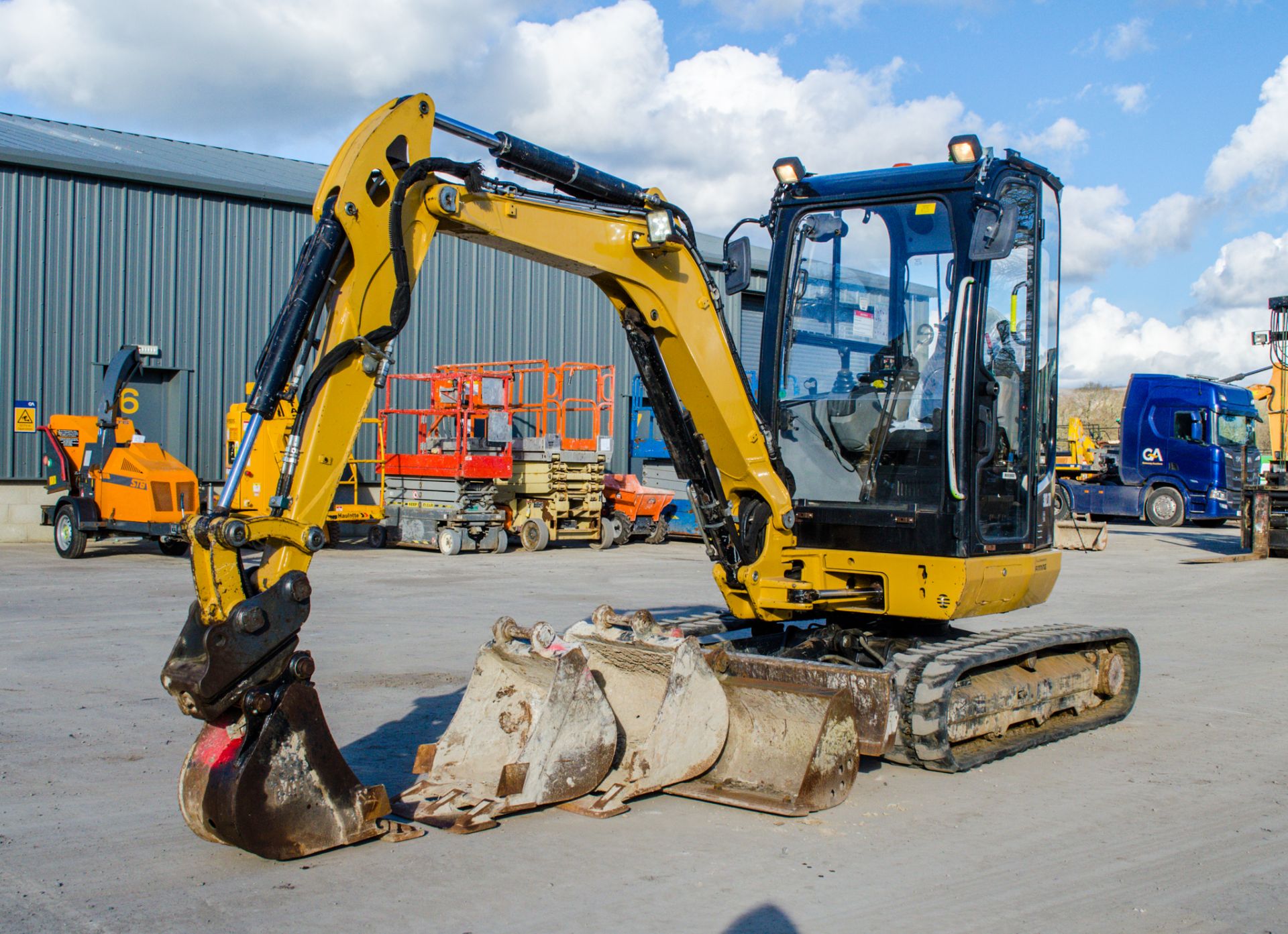CAT 302.7D 3 tonne rubber tracked mini excavator Year: 2018 S/N: LJL04771 Recorded Hours: 2326