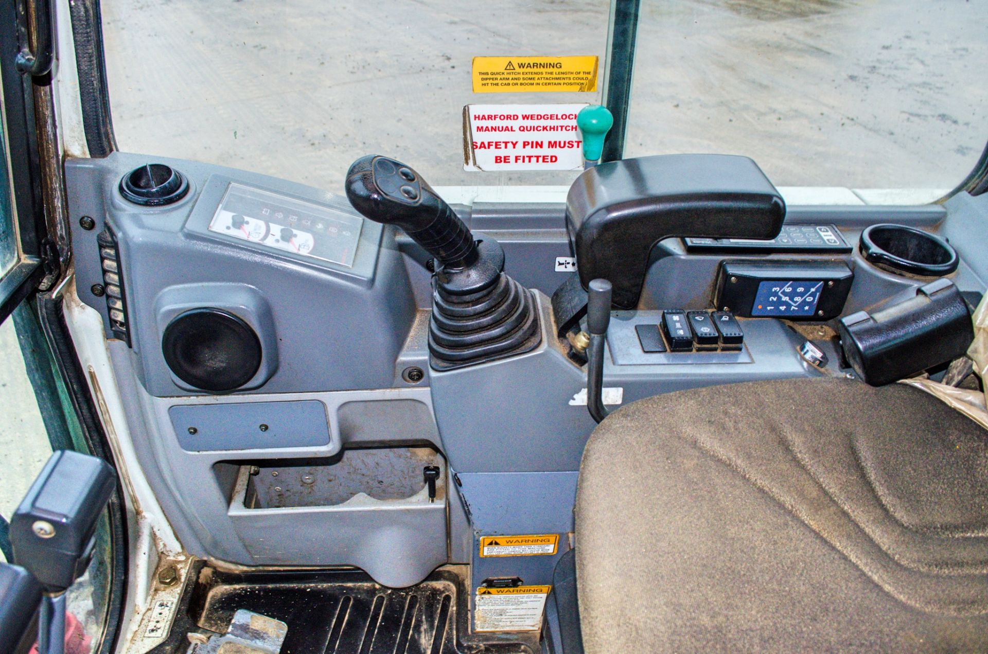 Takeuchi TB228 2.8 tonne rubber tracked mini excavator Year: 2015 S/N: 122804414 Recorded Hours: 879 - Image 19 of 19