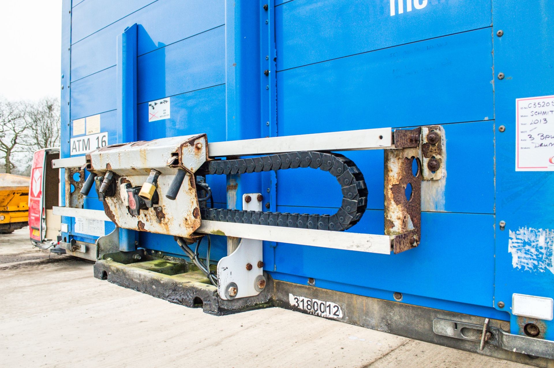 Schmitz Cargobull SCB S3T 13.6 metre tri-axle curtain side trailer Year: 2013 VIN: WSM00000003180012 - Image 6 of 26