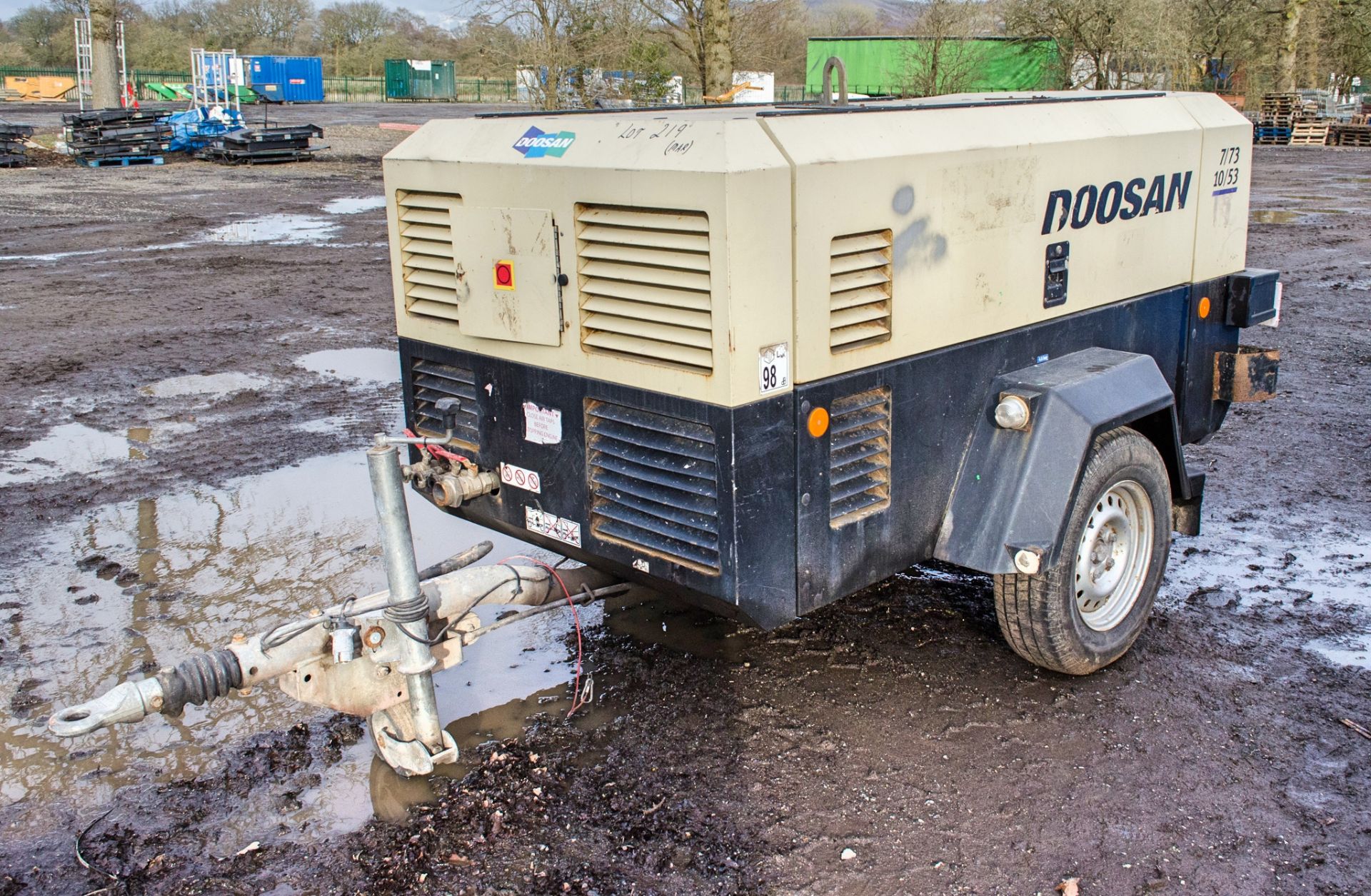 Doosan 7/73 diesel driven fast tow mobile air compressor Year: 2015 S/N: FY543557 Recorded Hours: