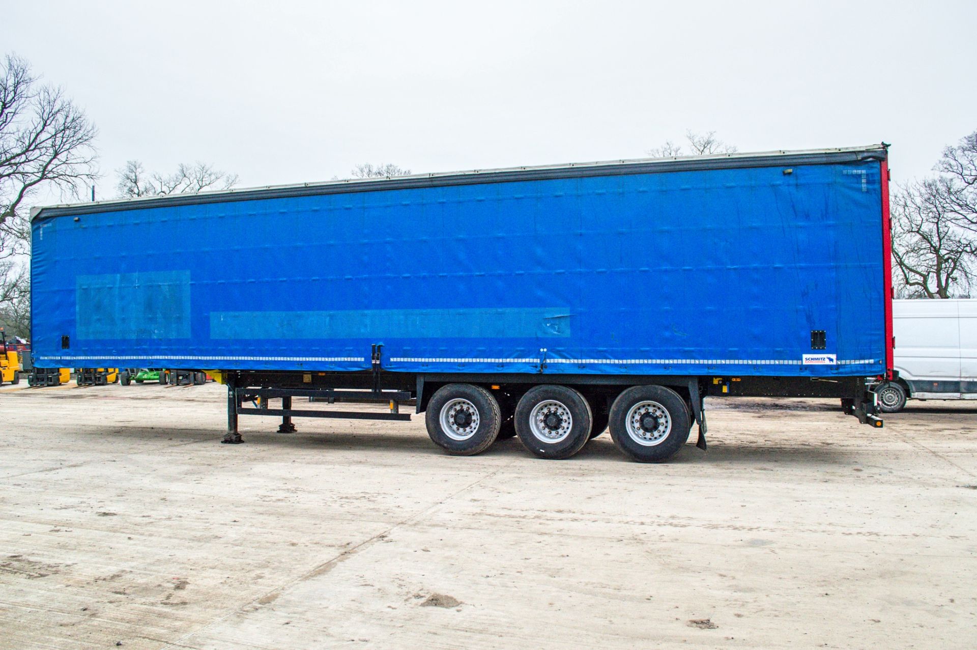Schmitz Cargobull SCB S3T 13.6 metre tri-axle curtain side trailer Year: 2013 VIN: WSM00000003180012 - Image 8 of 26
