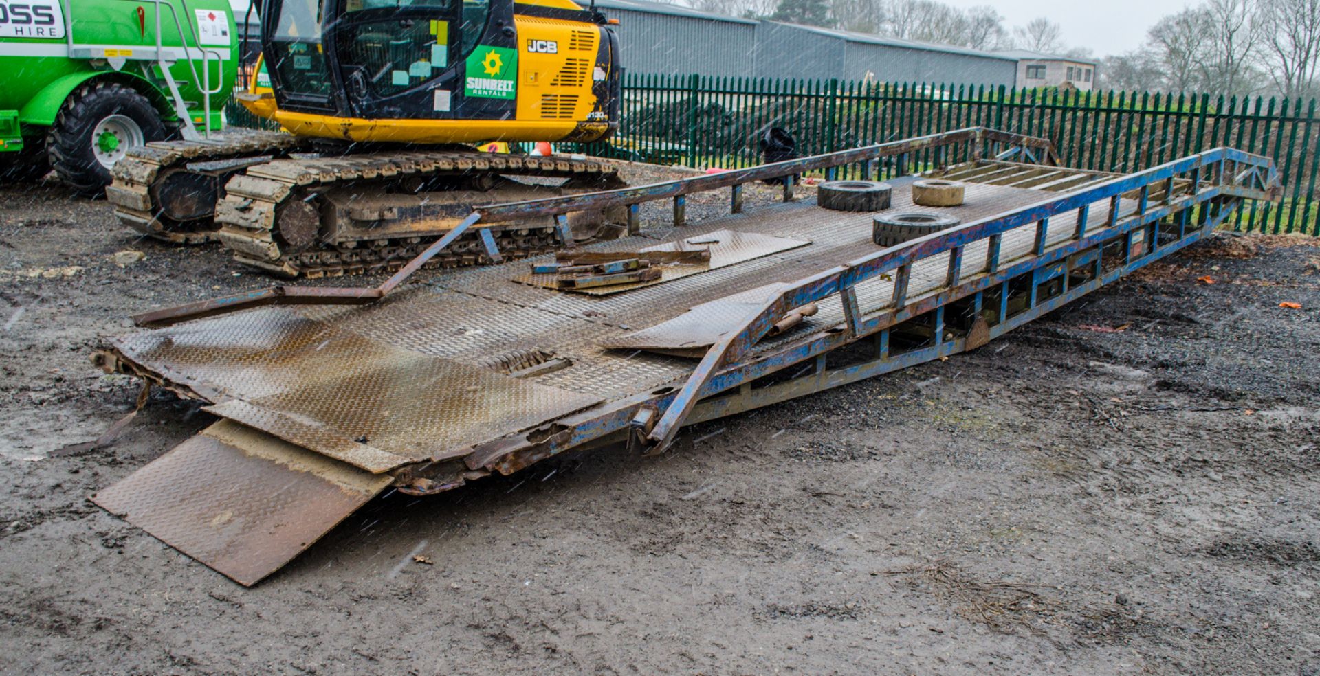 Chase Equipment YR907 steel loading ramp  Year: 1992 S/N: 1514 ** Damaged, will need repair **