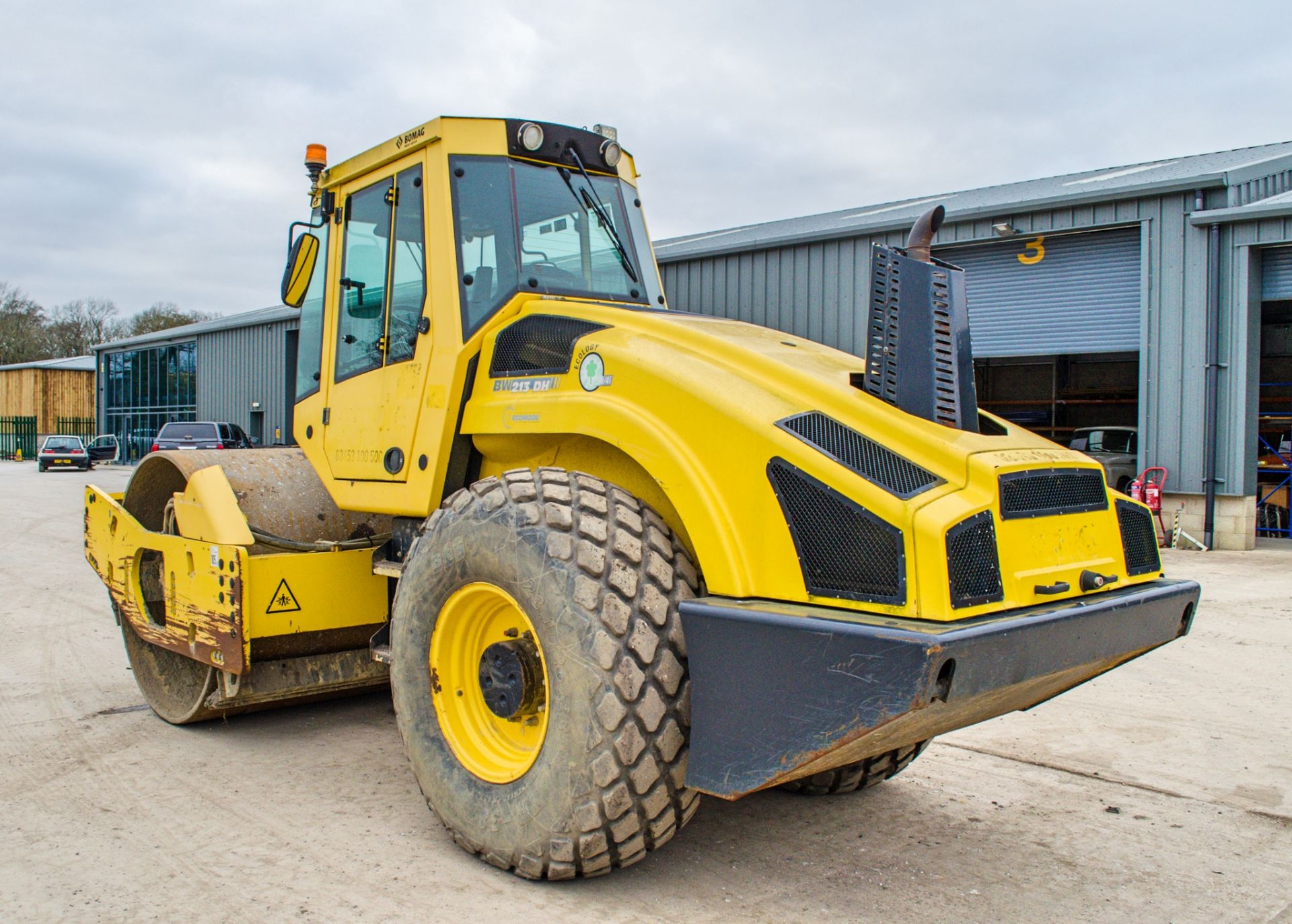 Bomag BW213 DH-4i  single drum cabbed roller Year: 2014 S/N: 85101003 Recorded Hours: 2350 - Image 4 of 18