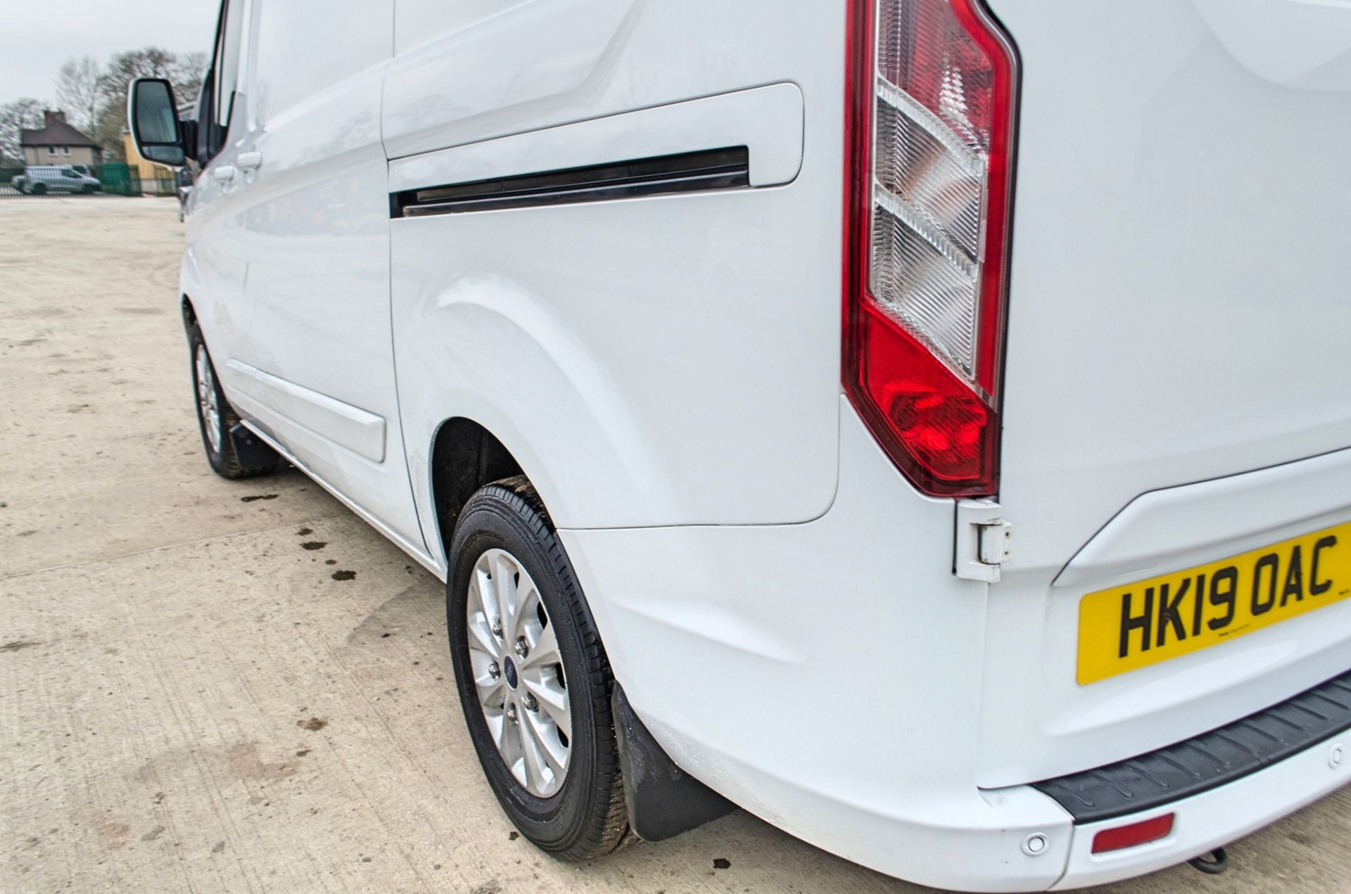 Ford Transit Custom Limited 300 130 TDCi L1H1 6 speed manual panel van Registration Number: HK19 OAC - Image 11 of 34