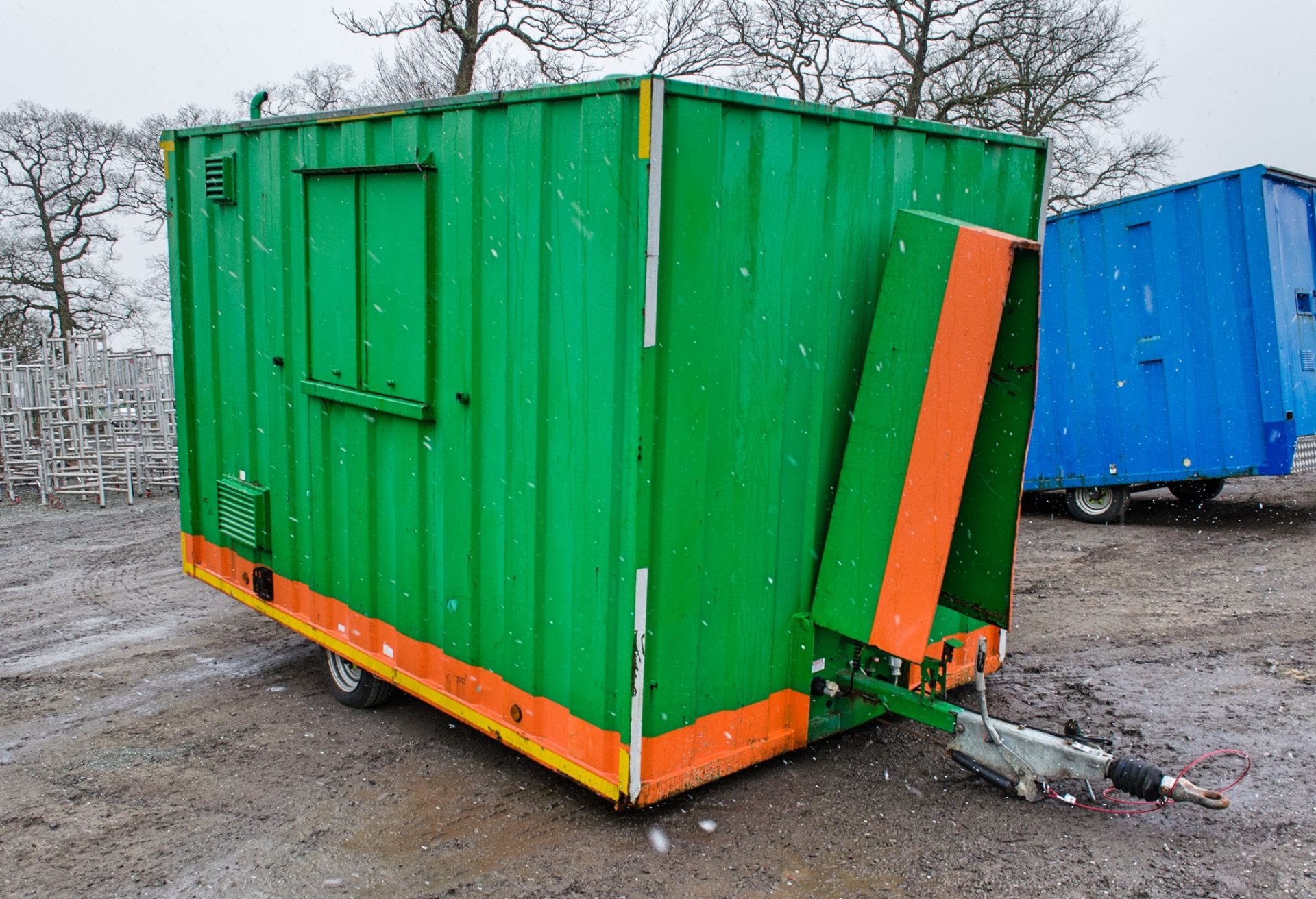 12 ft x 8 ft steel anti vandal mobile welfare unit Comprising of: canteen area, toilet & generator - Image 2 of 10