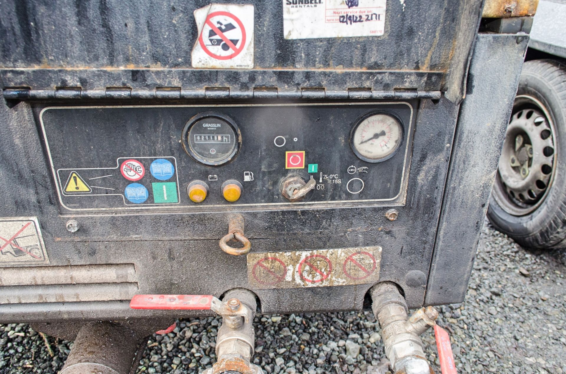 Doosan 7/41 diesel driven fast tow mobile air compressor Year: 2015 S/N: 433704 Recorded Hours: 2113 - Image 7 of 7