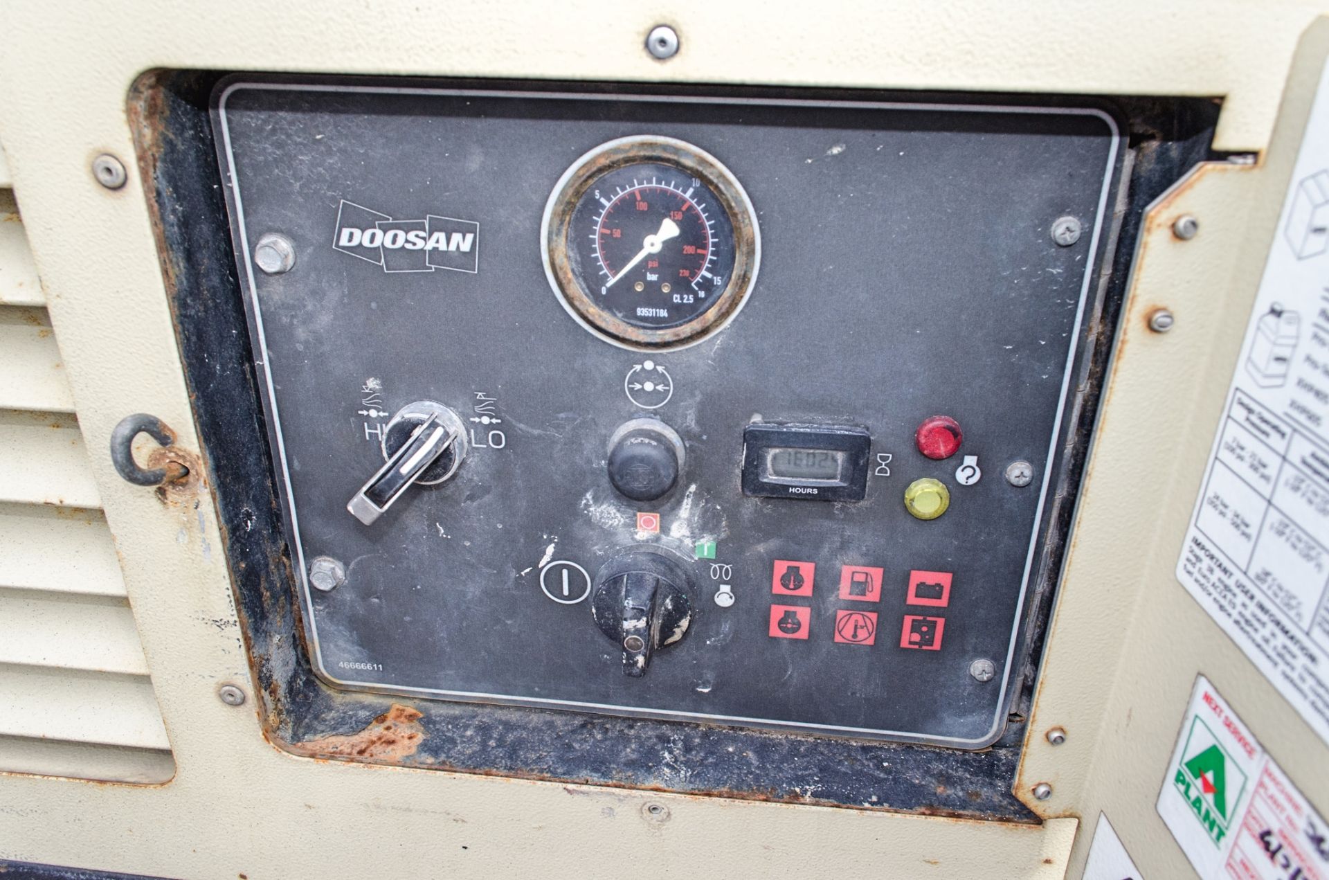 Doosan 7/73 diesel driven fast tow mobile air compressor Year: 2015 S/N: FY543557 Recorded Hours: - Image 7 of 7