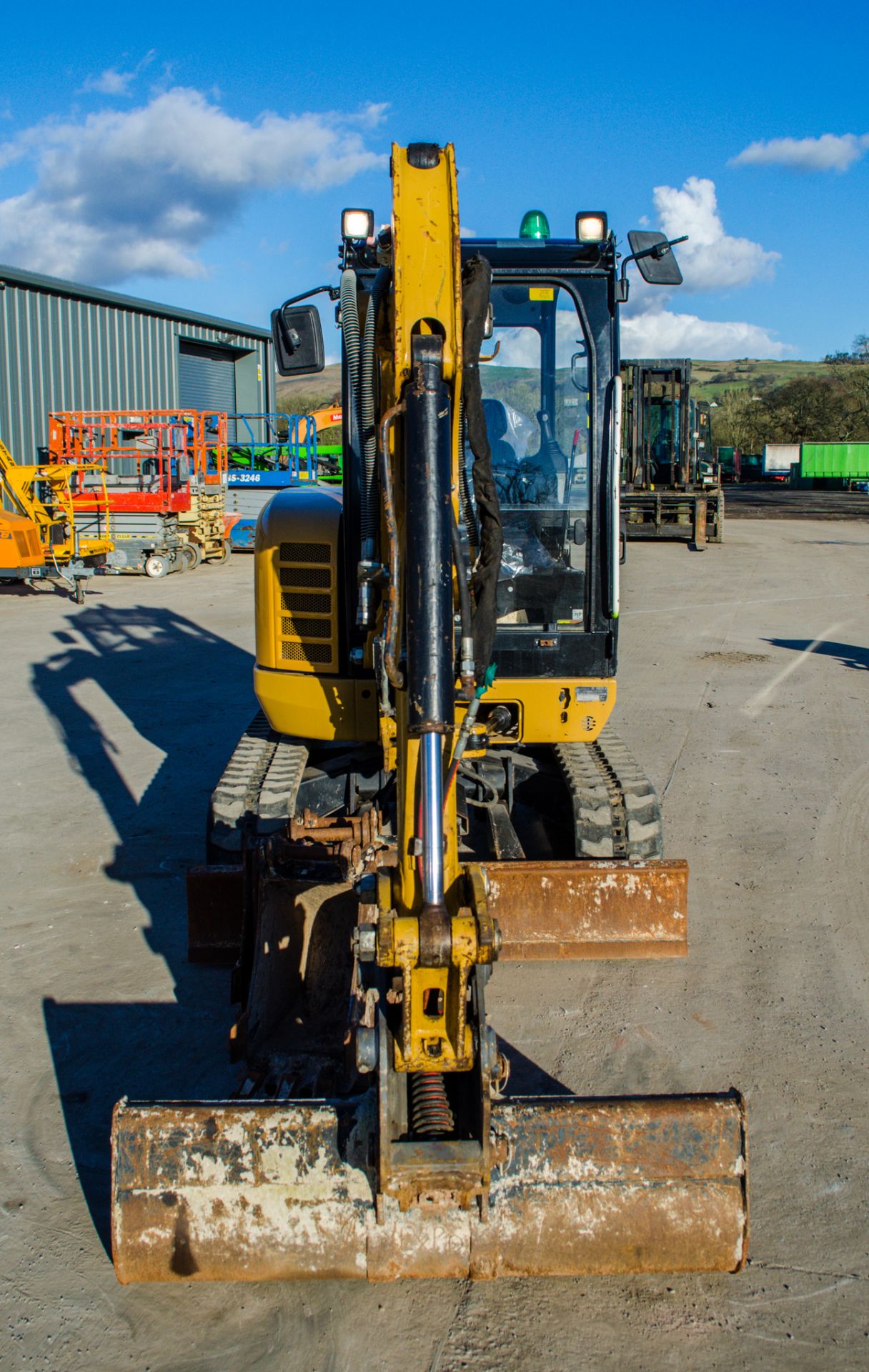 CAT 302.7D 3 tonne rubber tracked mini excavator Year: 2018 S/N: CLJL05350 Recorded Hours: 873 - Image 5 of 23