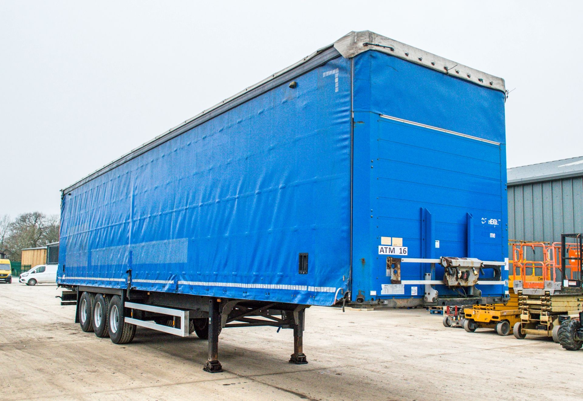 Schmitz Cargobull SCB S3T 13.6 metre tri-axle curtain side trailer Year: 2013 VIN: WSM00000003180012 - Image 2 of 26