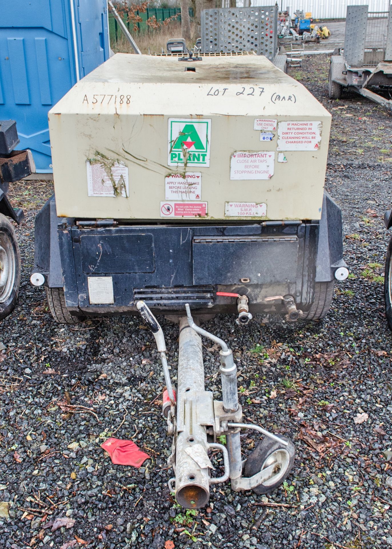 Doosan 7/41 diesel driven fast tow mobile air compressor Year: 2012 S/N: 431143 Recorded Hours: 1374 - Image 3 of 7