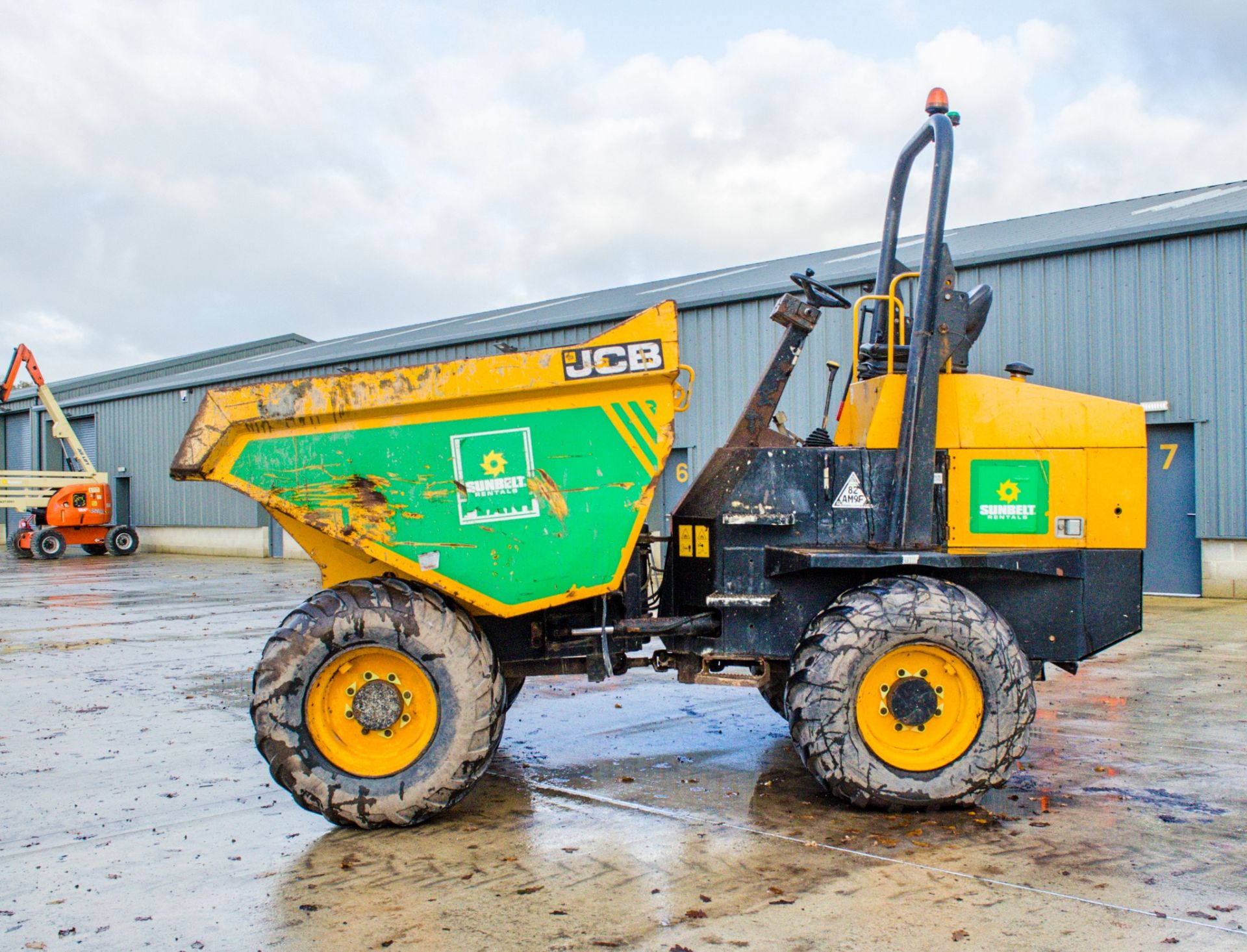 JCB 9T 9 tonne straight skip dumper Year: 2015 S/N: FRM8237  Recorded Hours: 2582 A681019 - Image 8 of 20
