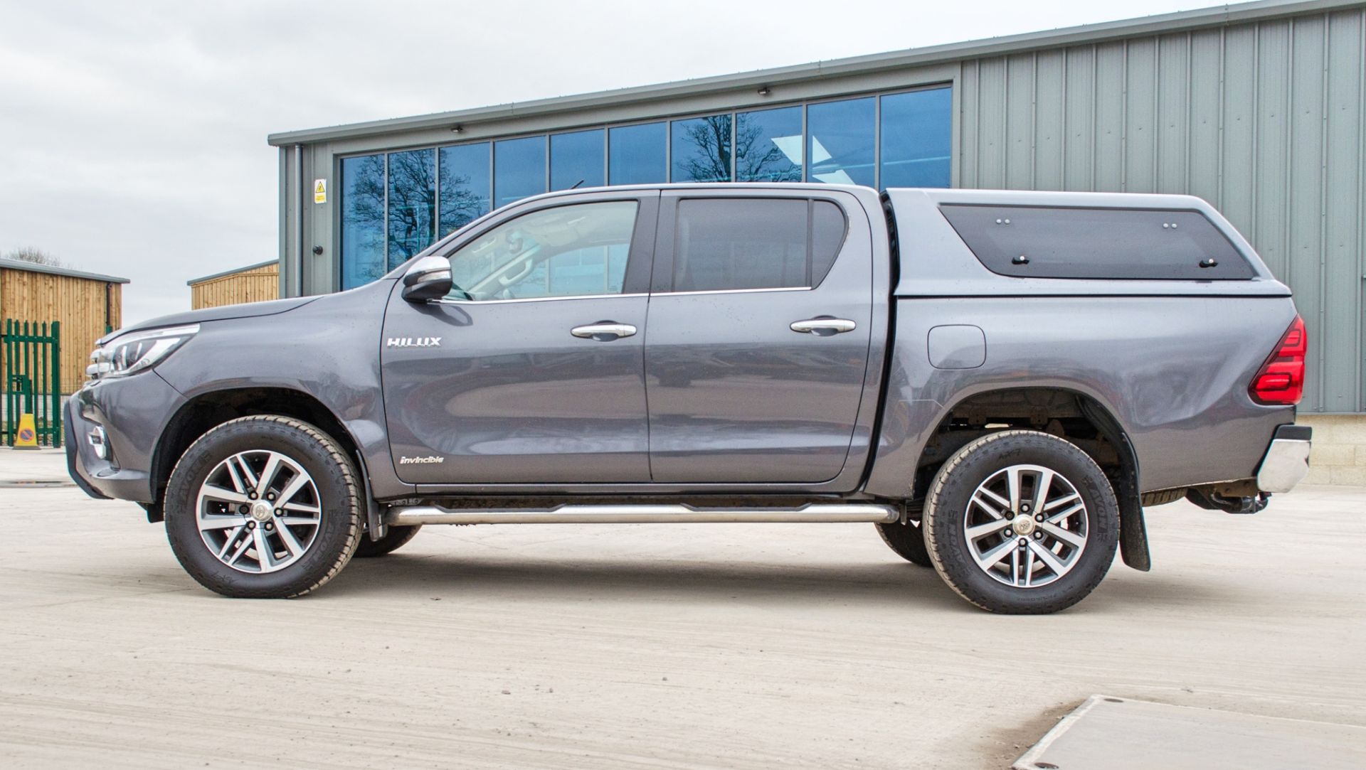 Toyota Hilux Invincible D-4D 4WD DCB light 4x4 utility vehicle Registration Number: SM17 USS Date of - Image 7 of 33