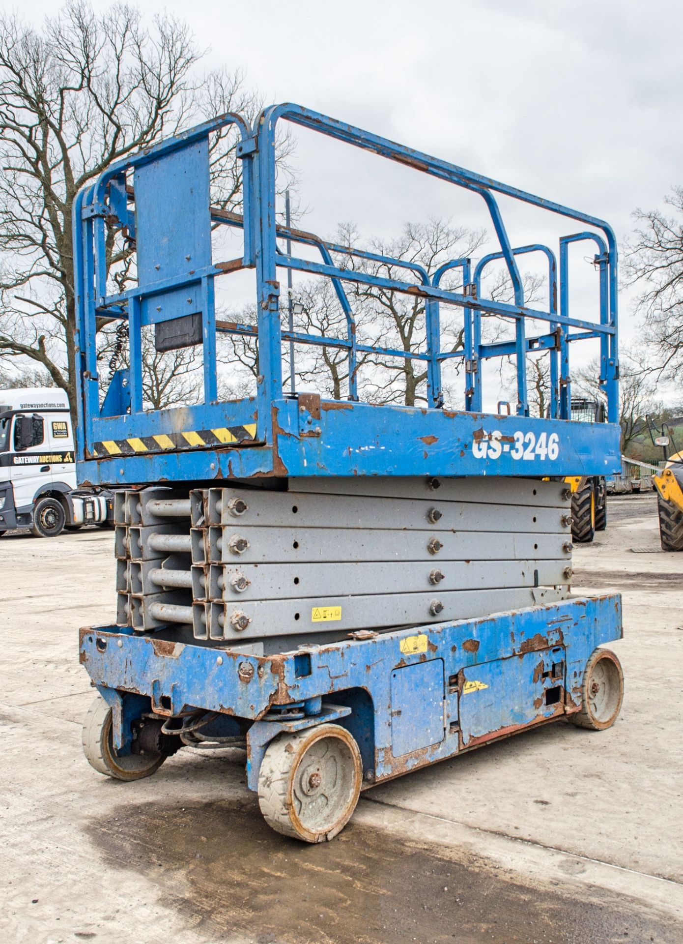 Genie GS3246 battery electric scissor lift access platform Recorded Hours: 210 PF2032 ** Overload - Image 4 of 8