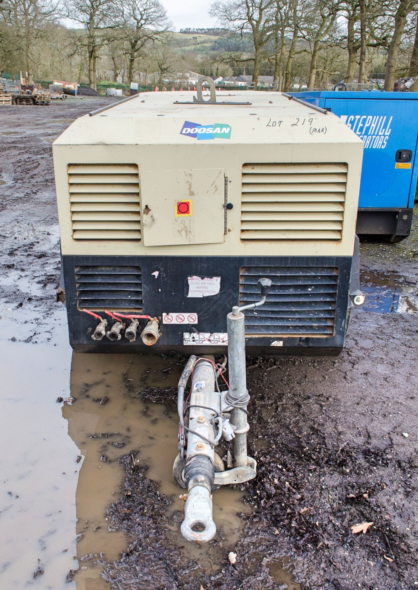 Doosan 7/73 diesel driven fast tow mobile air compressor Year: 2015 S/N: FY543557 Recorded Hours: - Image 3 of 7