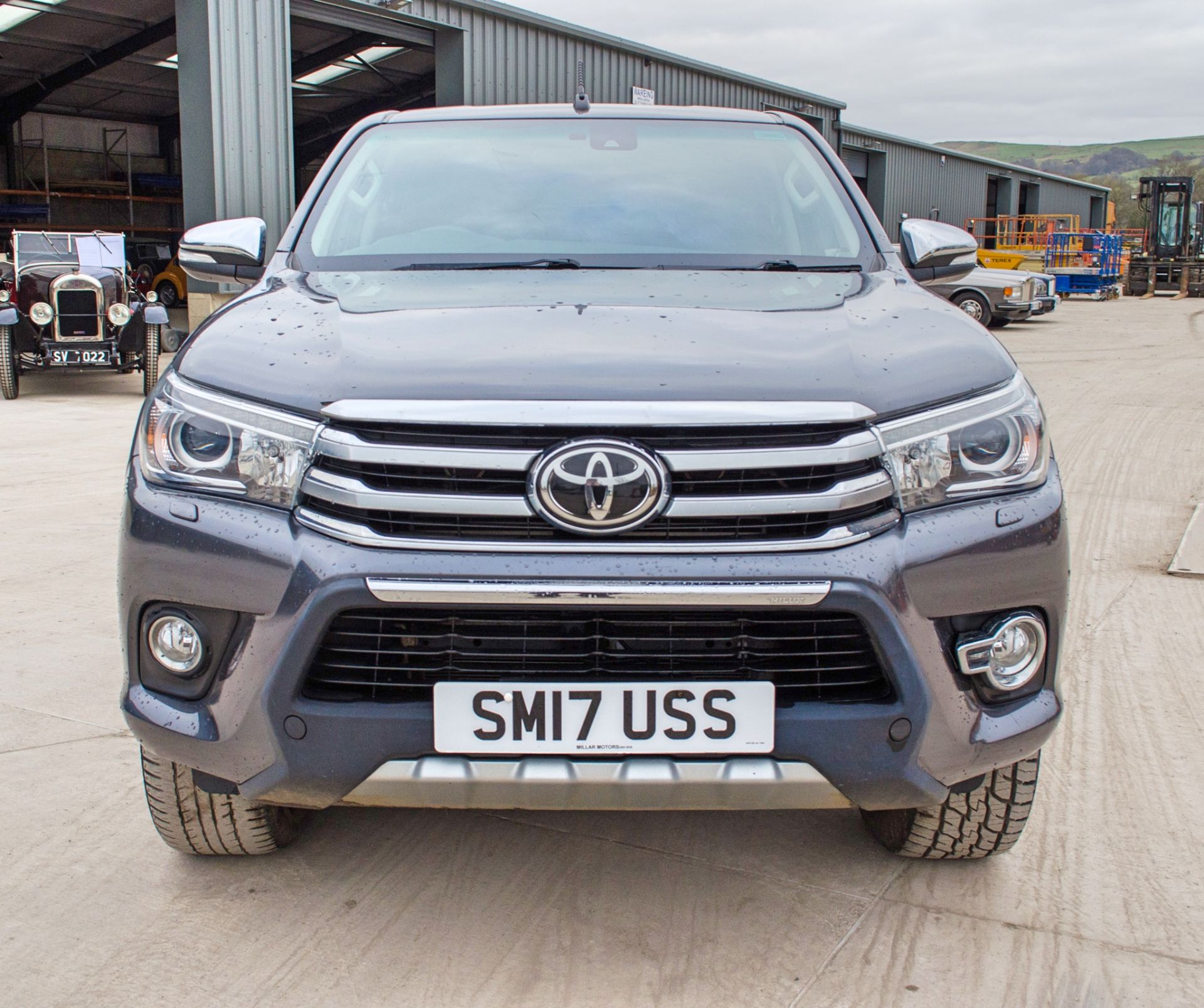 Toyota Hilux Invincible D-4D 4WD DCB light 4x4 utility vehicle Registration Number: SM17 USS Date of - Image 5 of 33