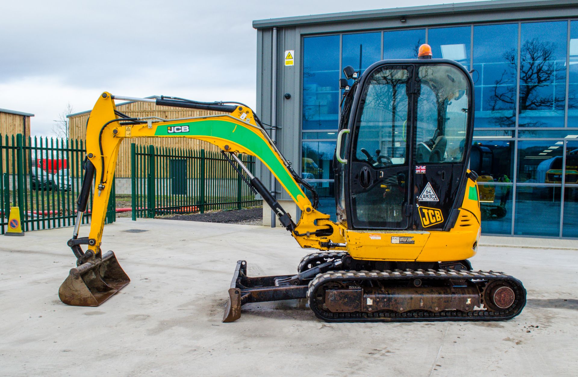 JCB 8030 ZTS 3 tonne rubber tracked mini excavator Year: 2015 S/N: 02432299 Recorded Hours: 2573 - Image 8 of 24