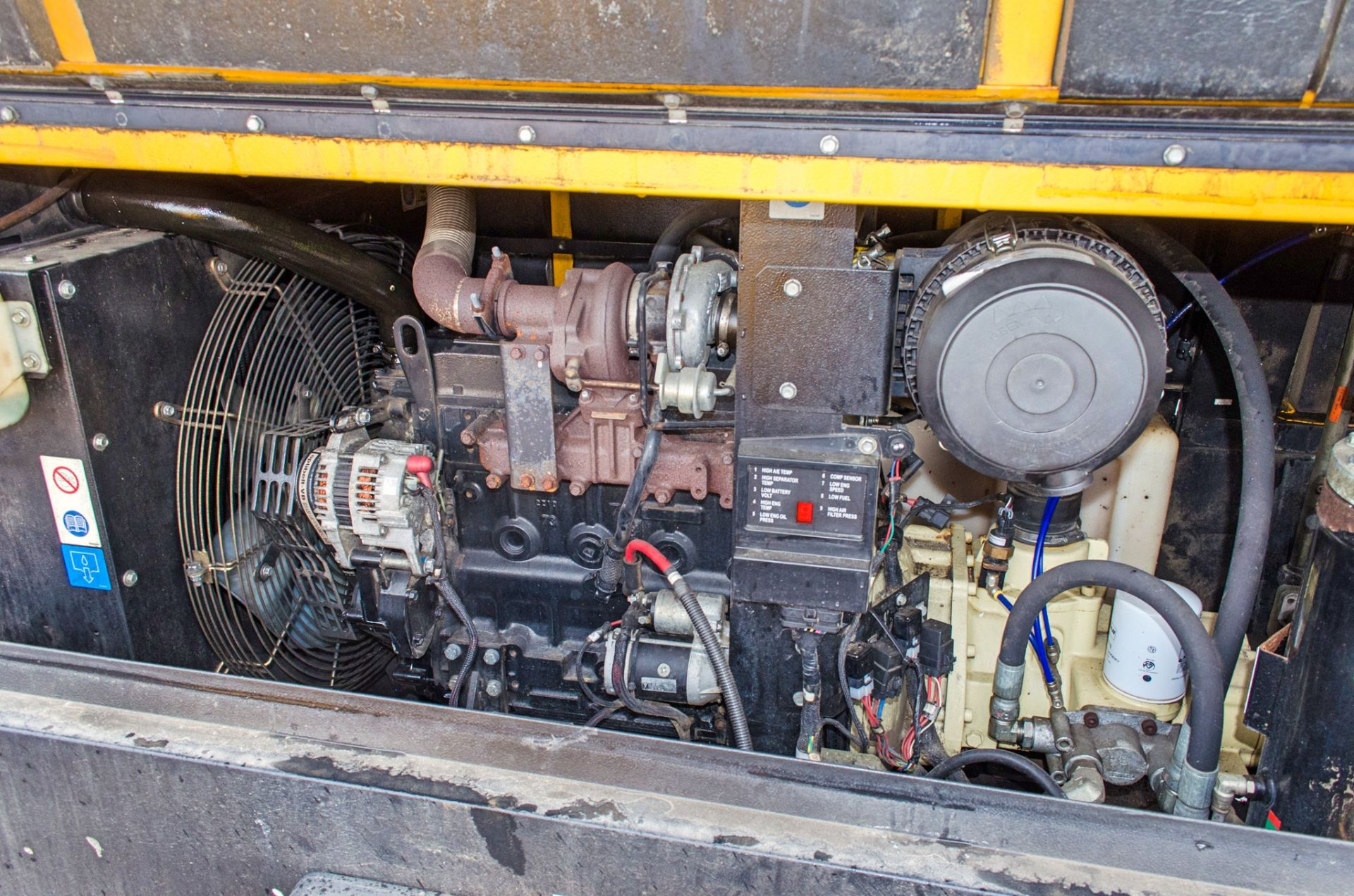 Doosan 7/72 diesel driven fast tow mobile air compressor Year: 2014 S/N: EY542128 Recorded Hours: - Image 6 of 7
