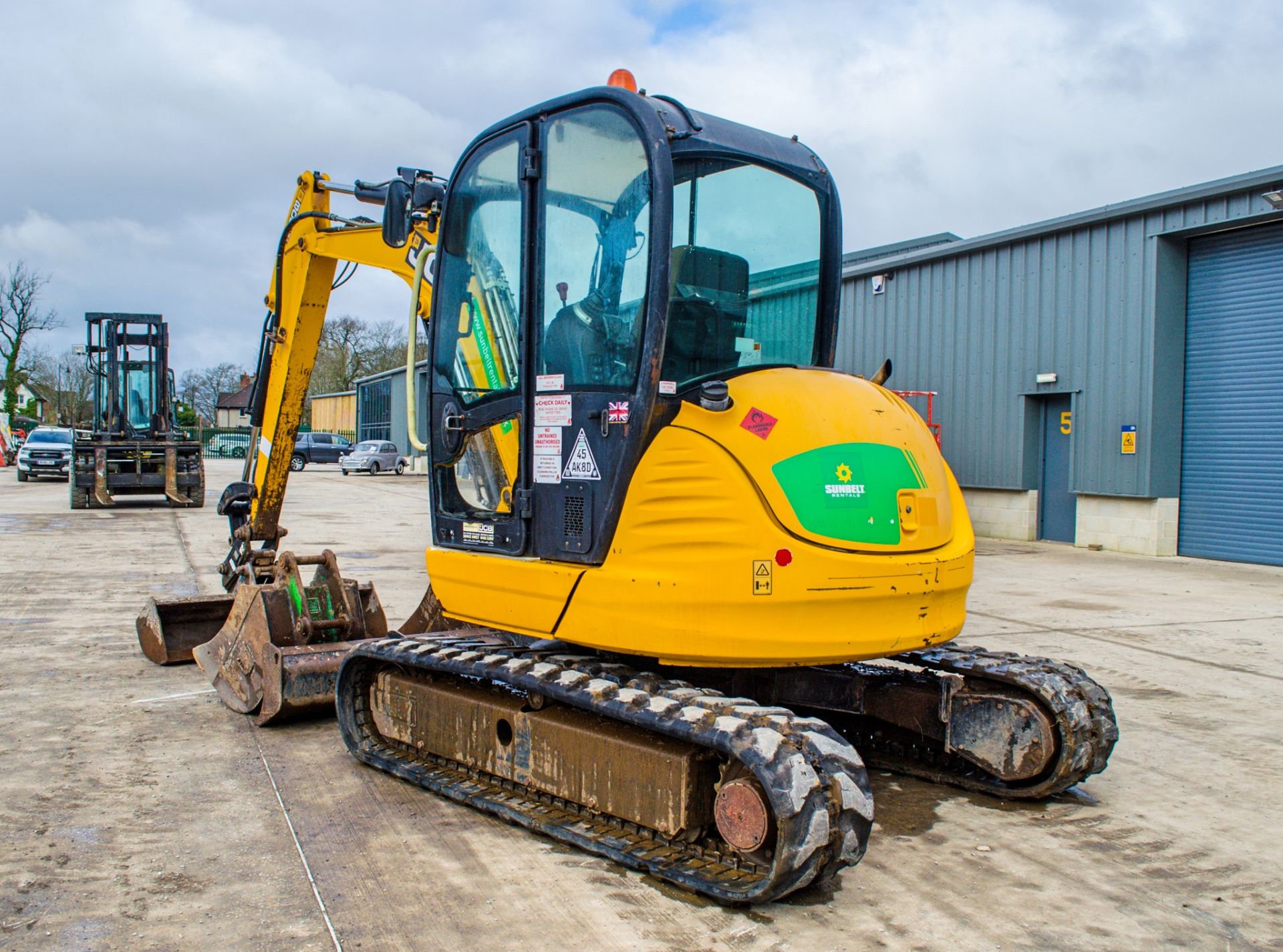 JCB 8055 RTS 5.5 tonne rubber tracked midi excavator Year: 2014  S/N: 2426041 Recorded Hours: 2629 - Image 4 of 25