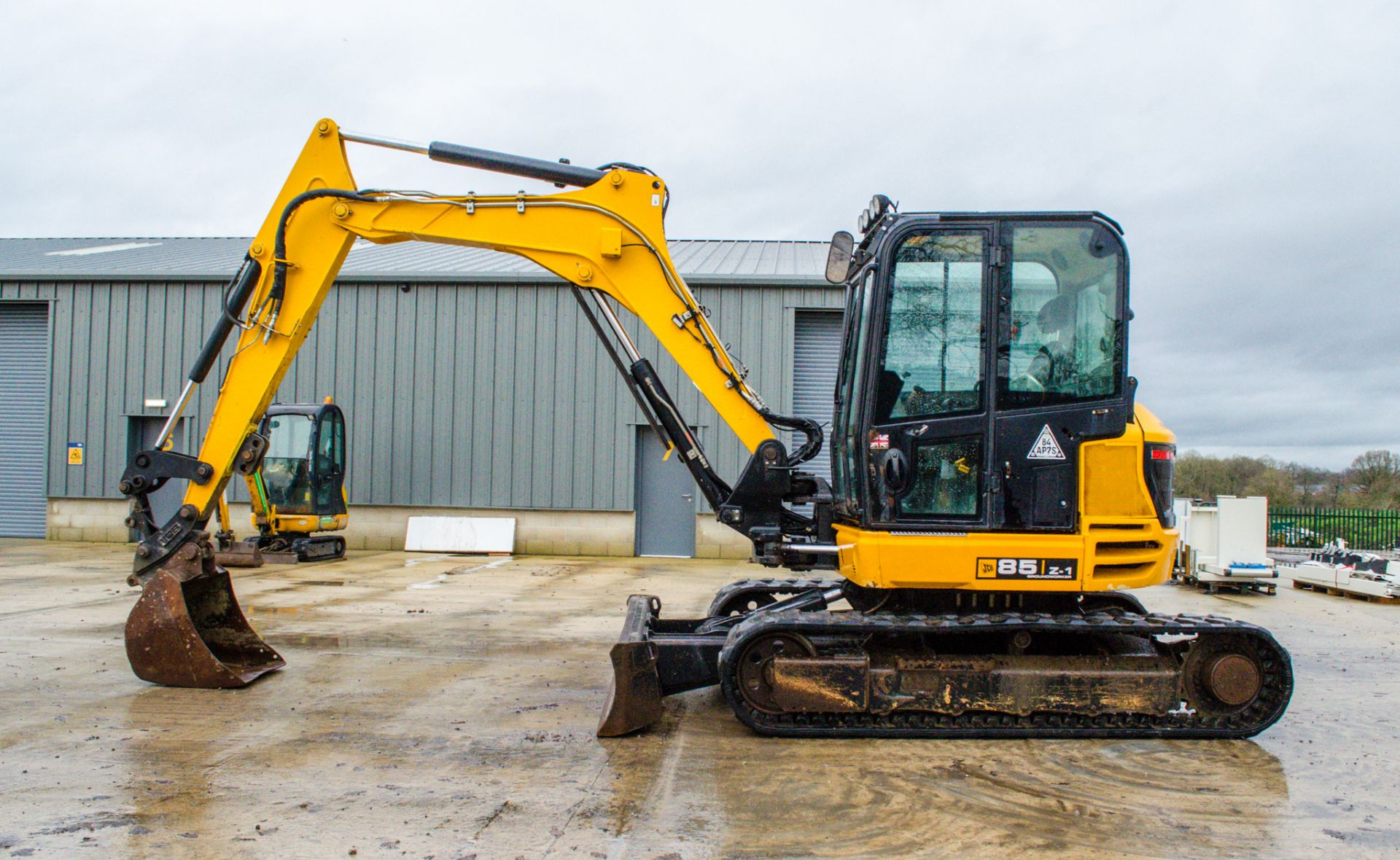 JCB 85Z 9 tonne rubber tracked midi excavator Year: 2017 S/N: 2500968 Recorded Hours: 4415  piped, - Image 8 of 20
