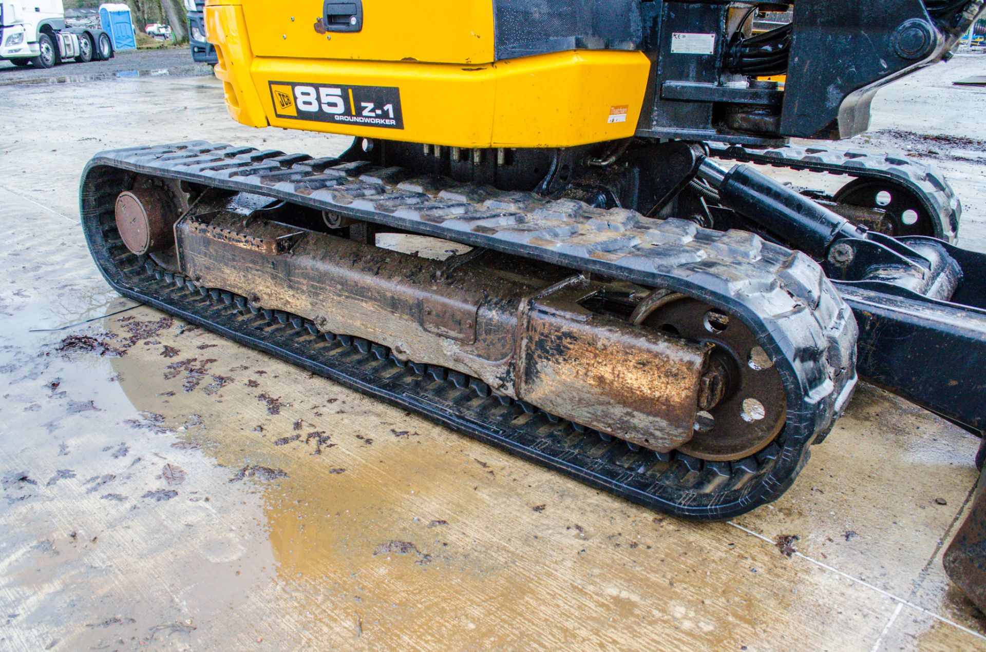 JCB 85Z 9 tonne rubber tracked midi excavator Year: 2017 S/N: 2500968 Recorded Hours: 4415  piped, - Image 10 of 20