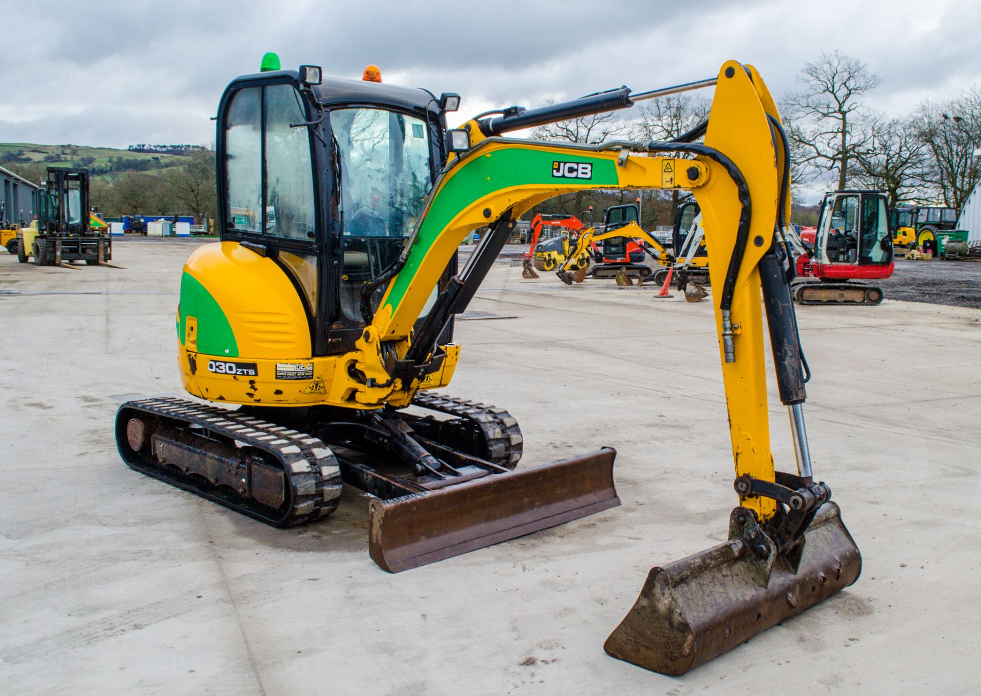 JCB 8030 ZTS 3 tonne rubber tracked mini excavator Year: 2015 S/N: 02432299 Recorded Hours: 2573 - Image 2 of 24