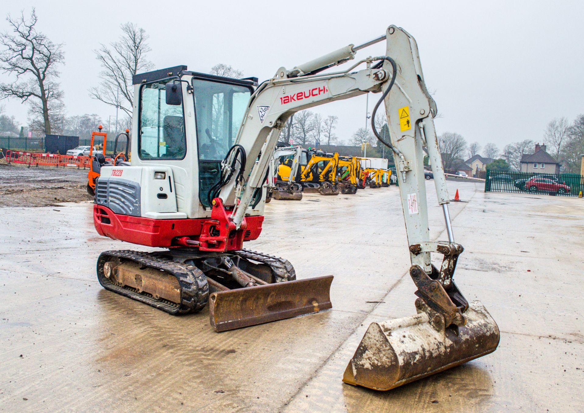 Takeuchi TB228 2.8 tonne rubber tracked mini excavator Year: 2015 S/N: 122804414 Recorded Hours: 879 - Image 2 of 19