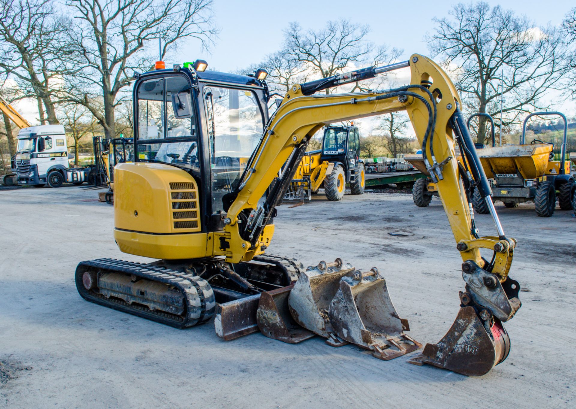 CAT 302.7D 3 tonne rubber tracked mini excavator Year: 2018 S/N: LJL04771 Recorded Hours: 2326 - Image 2 of 22