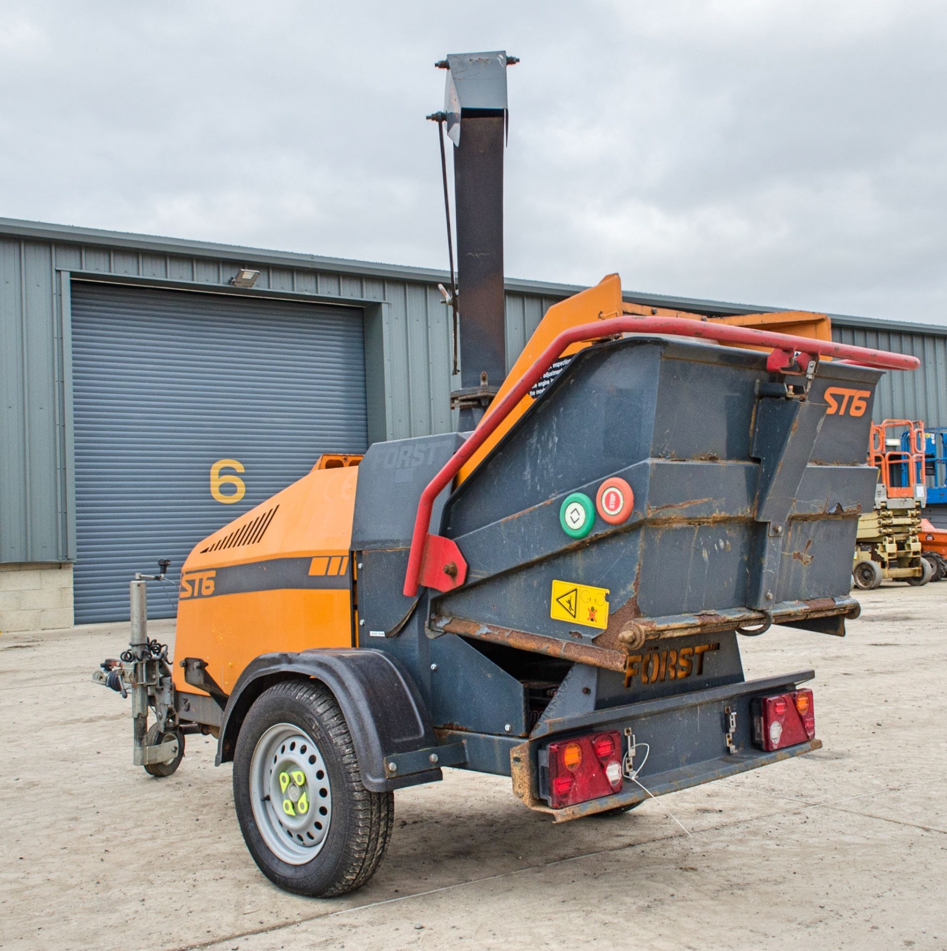 Forst ST6 diesel driven fast tow mobile wood chipper Year: 2014 Recorded Hours: 729 A635390 - Image 4 of 9