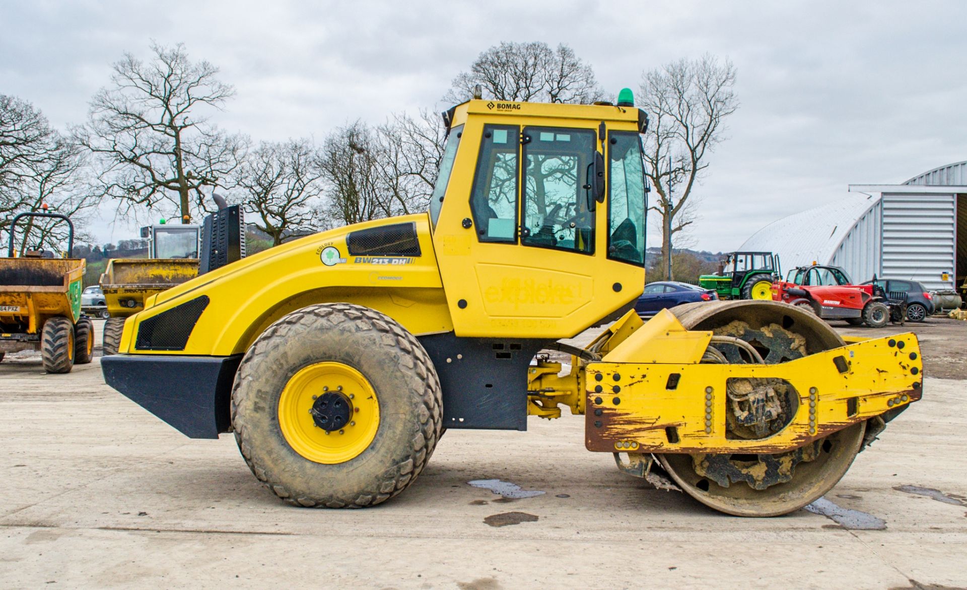 Bomag BW213 DH-4i  single drum cabbed roller Year: 2014 S/N: 85101003 Recorded Hours: 2350 - Image 7 of 18