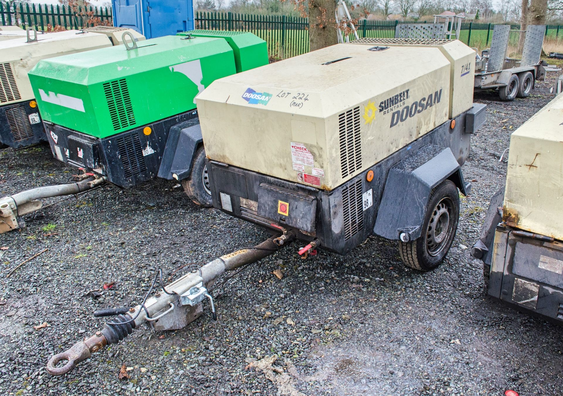 Doosan 7/41 diesel driven fast tow mobile air compressor Year: 2015 S/N: 433704 Recorded Hours: 2113