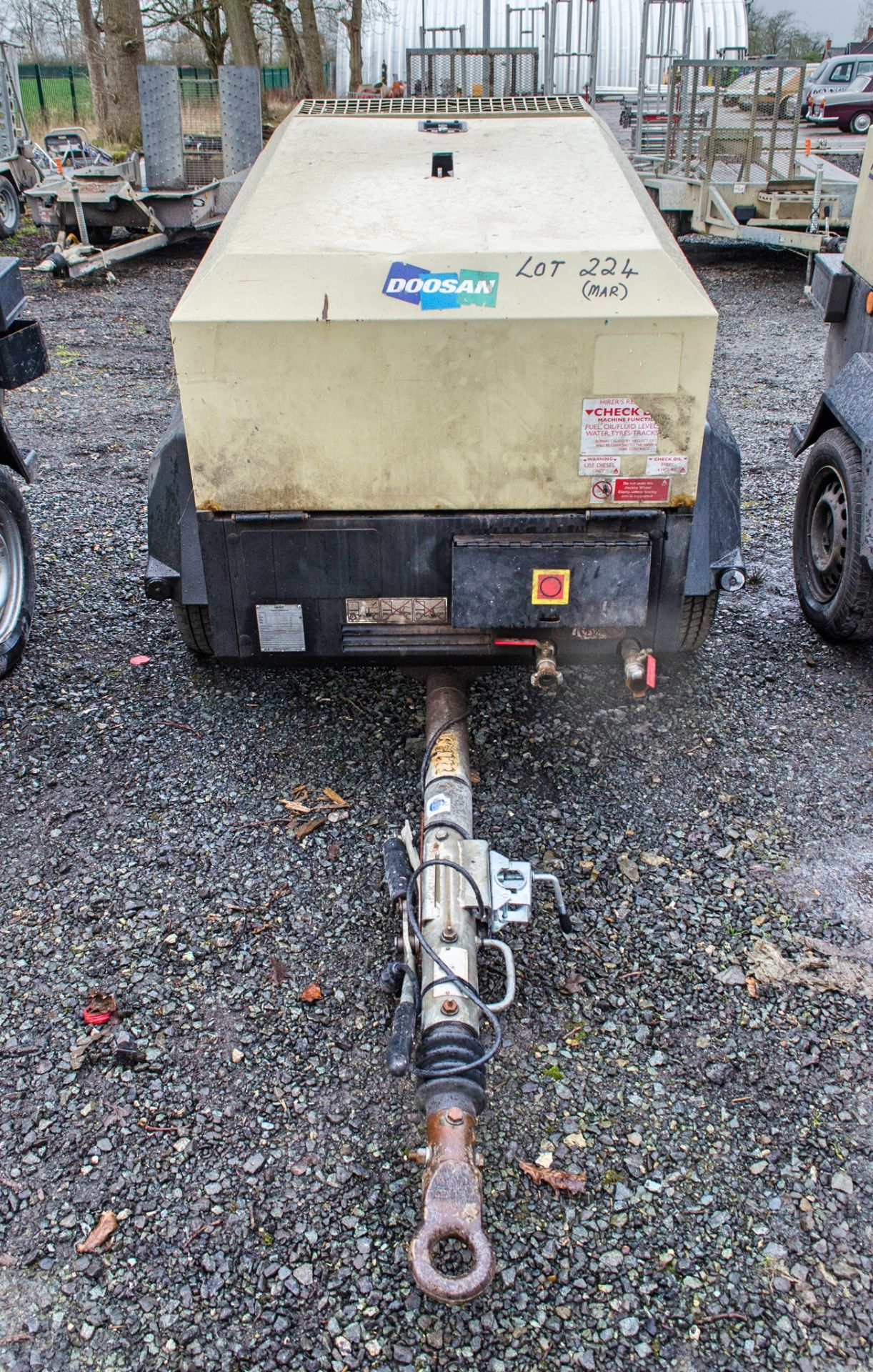 Doosan 7/41 diesel driven fast tow mobile air compressor Year: 2015 S/N: 433704 Recorded Hours: 2113 - Image 3 of 7