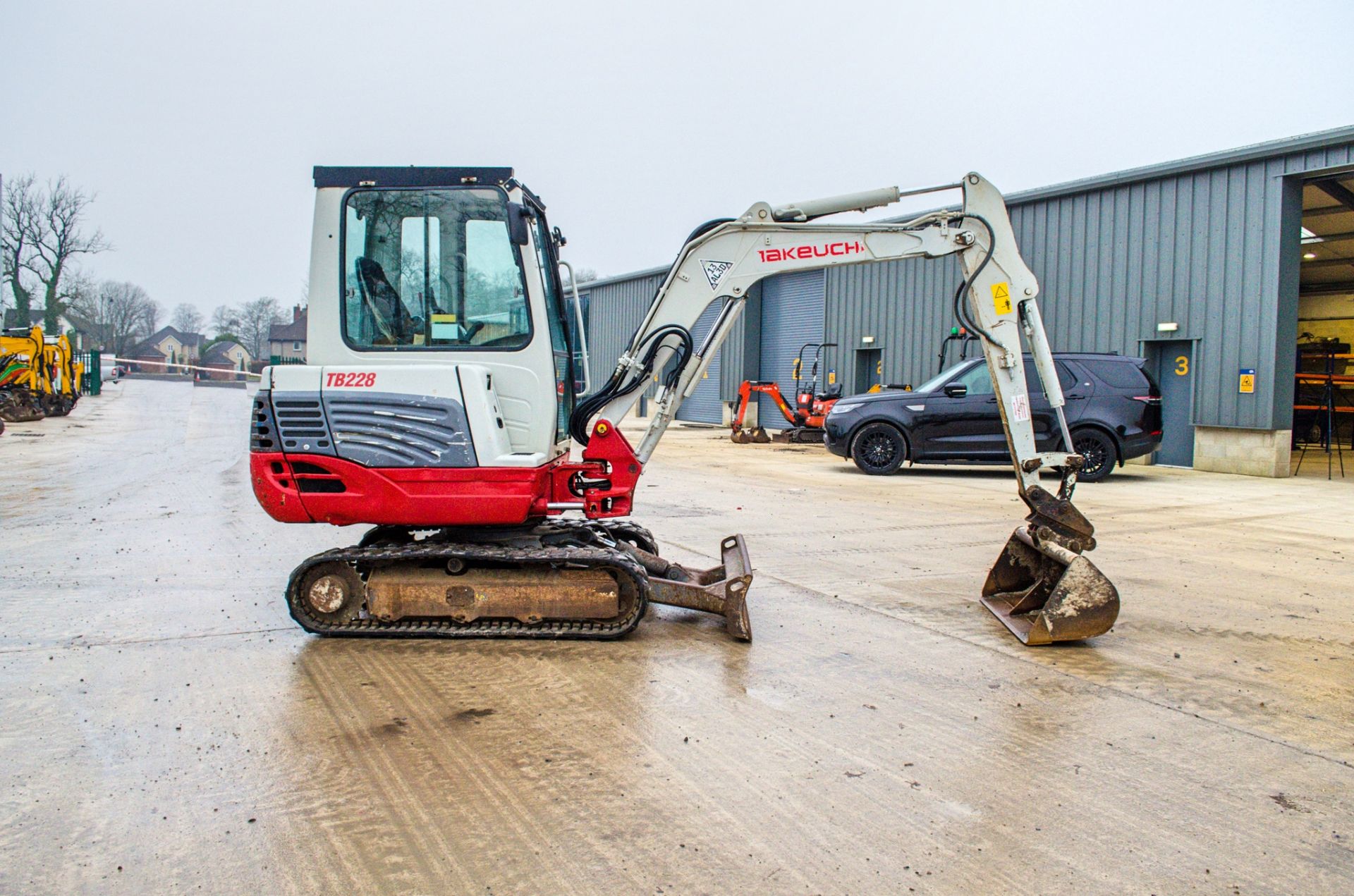 Takeuchi TB228 2.8 tonne rubber tracked mini excavator Year: 2015 S/N: 122804414 Recorded Hours: 879 - Image 7 of 19