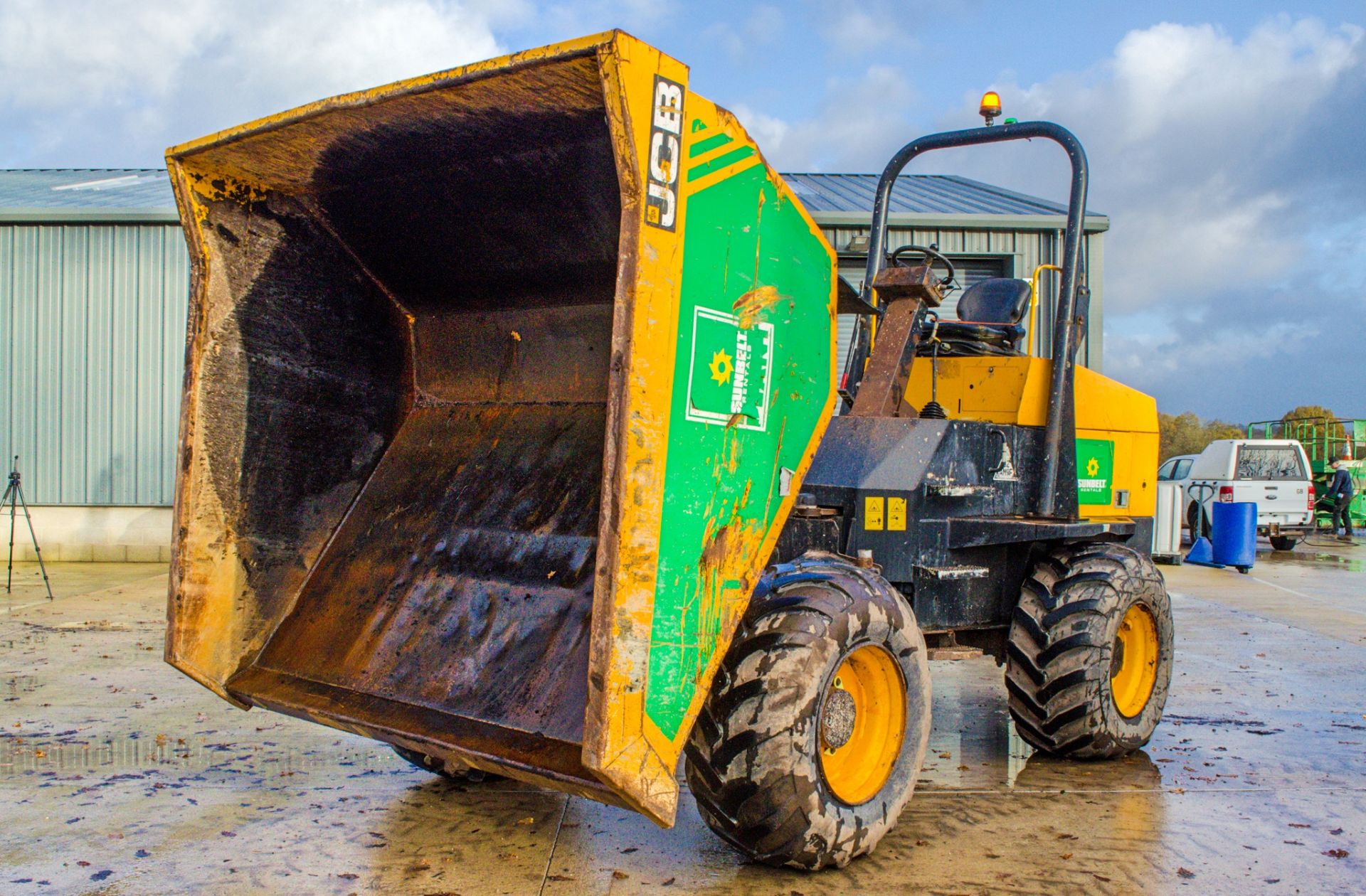 JCB 9T 9 tonne straight skip dumper Year: 2015 S/N: FRM8237  Recorded Hours: 2582 A681019 - Image 13 of 20
