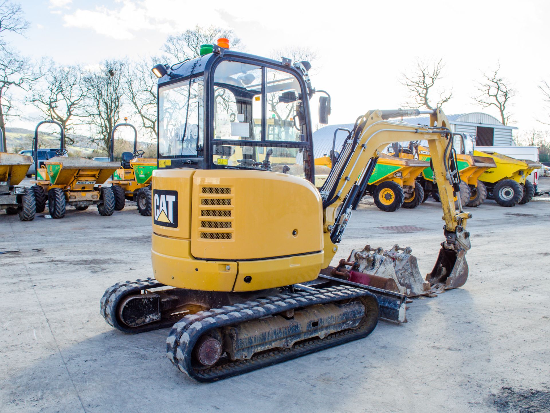 CAT 302.7D 3 tonne rubber tracked mini excavator Year: 2018 S/N: LJL04771 Recorded Hours: 2326 - Image 4 of 22
