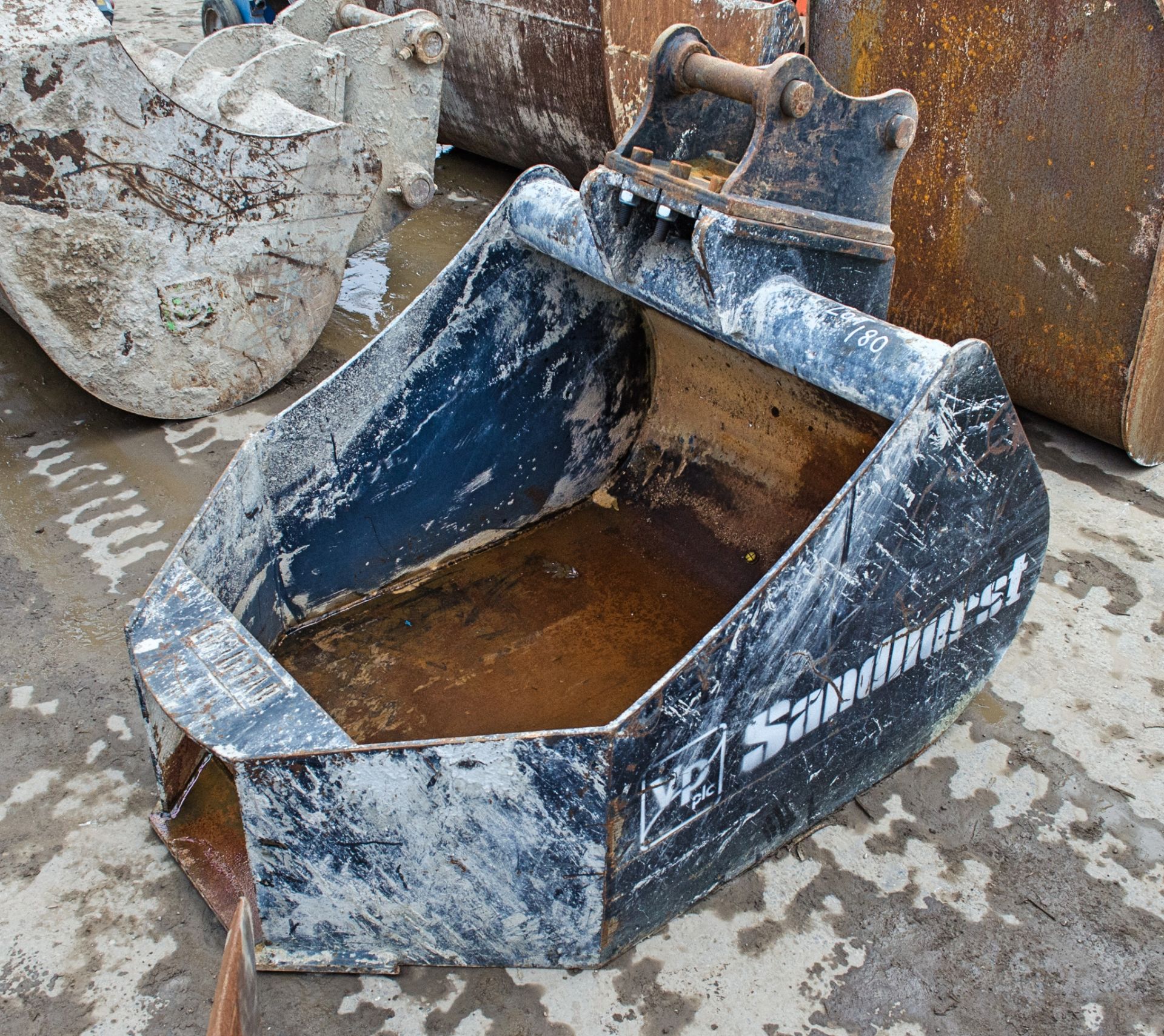 3ft concrete pouring bucket 500L XT300 c/w headstock Pin diameter: 45mm Pin centres 250mm Pin width: