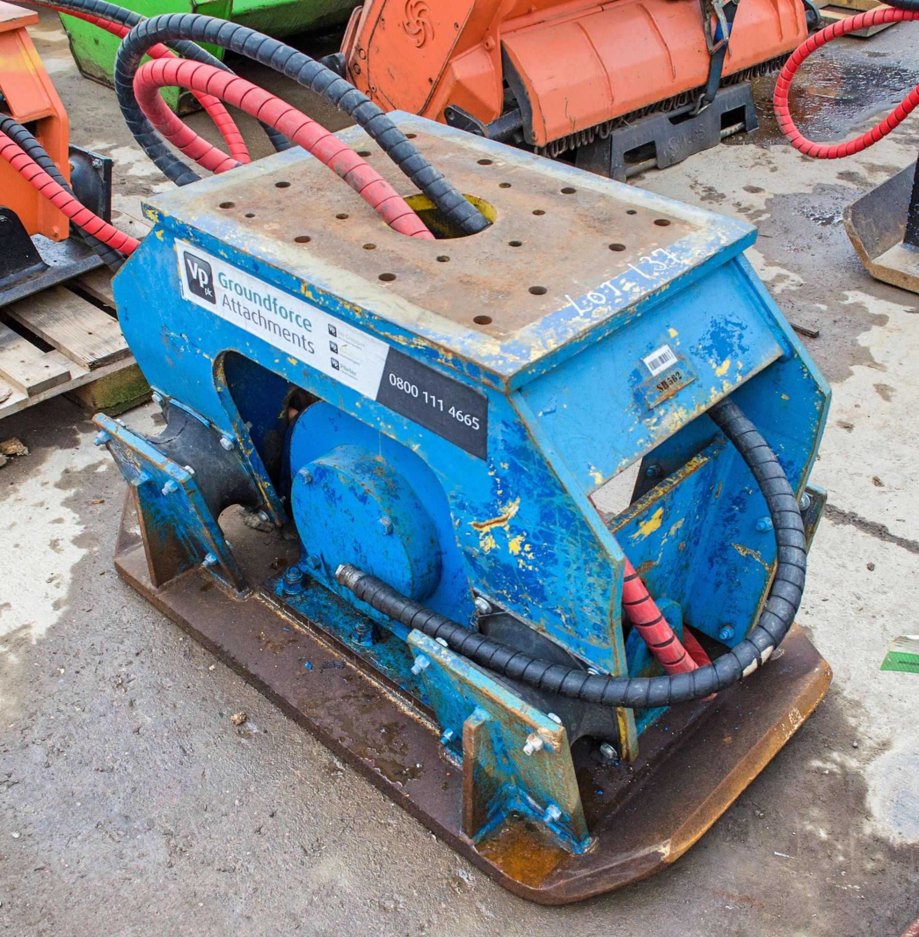 Hydraulic compactor plate to suit 13-22 tonne excavator SH562