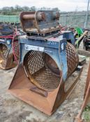 Cangini 3ft hydraulic screening bucket for 10-14 tonne excavator c/w headstock Pin diameter: 65mm